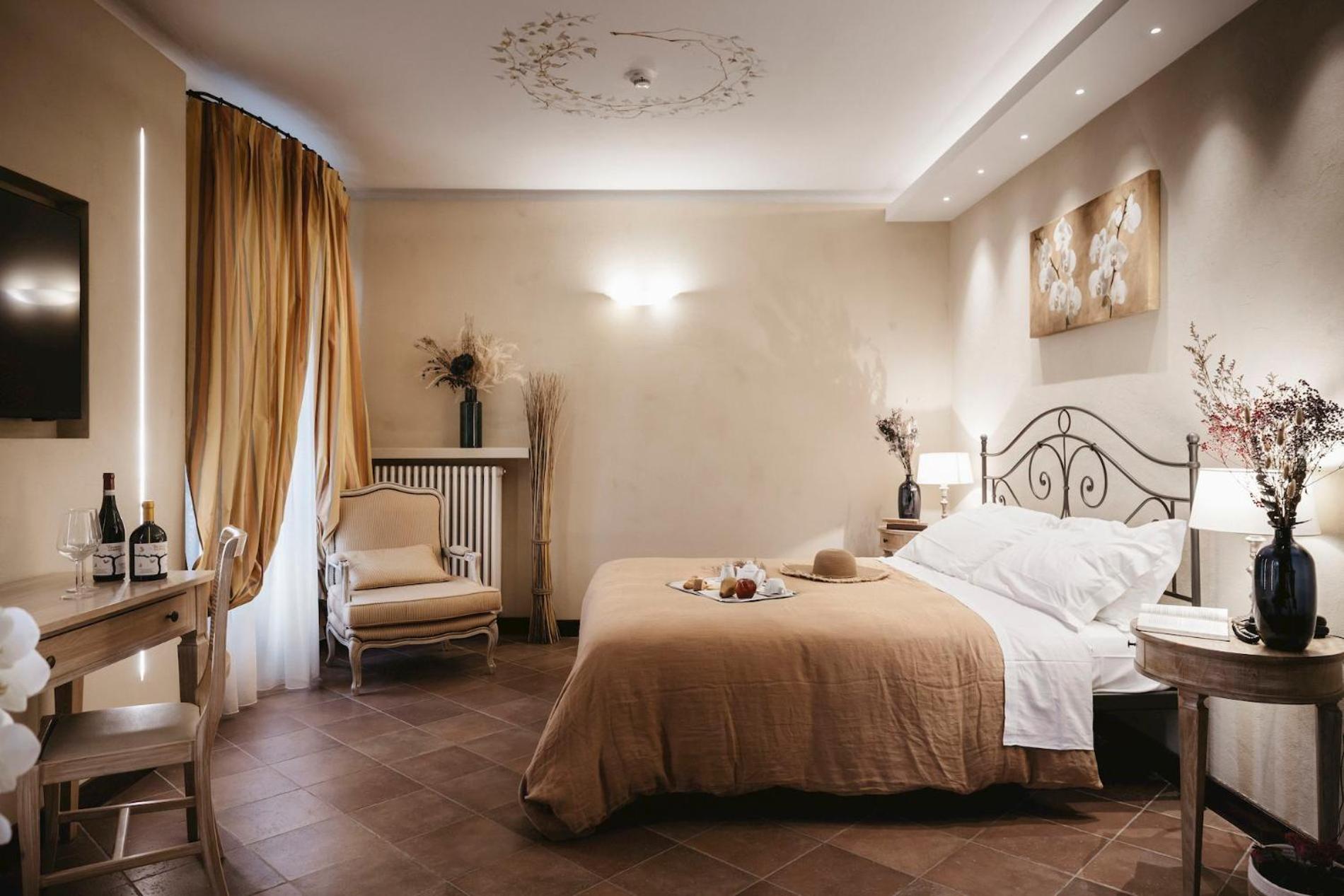 Junior Suite with Balcony - Photo 6