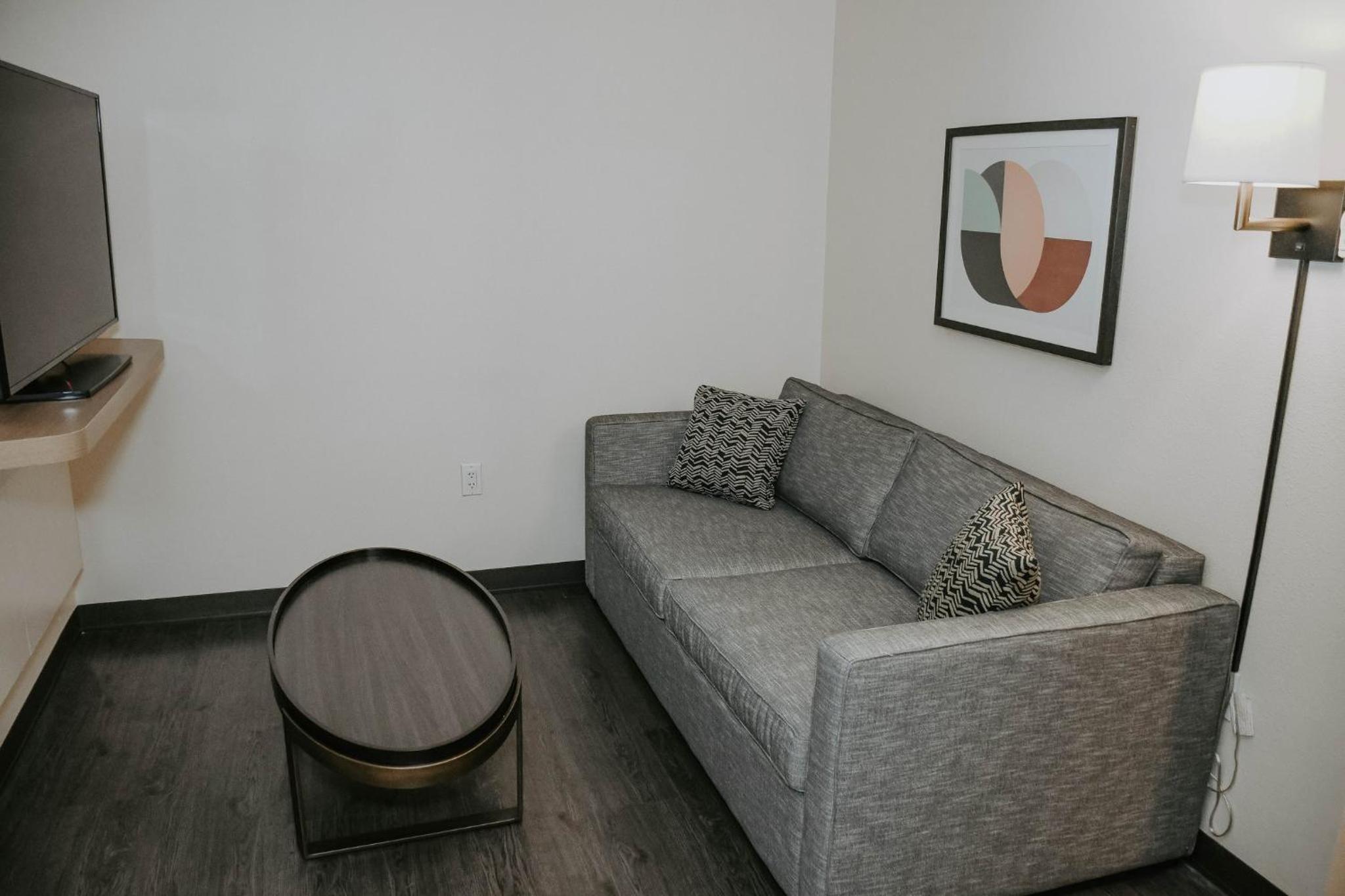 Premium King Room - Photo 3