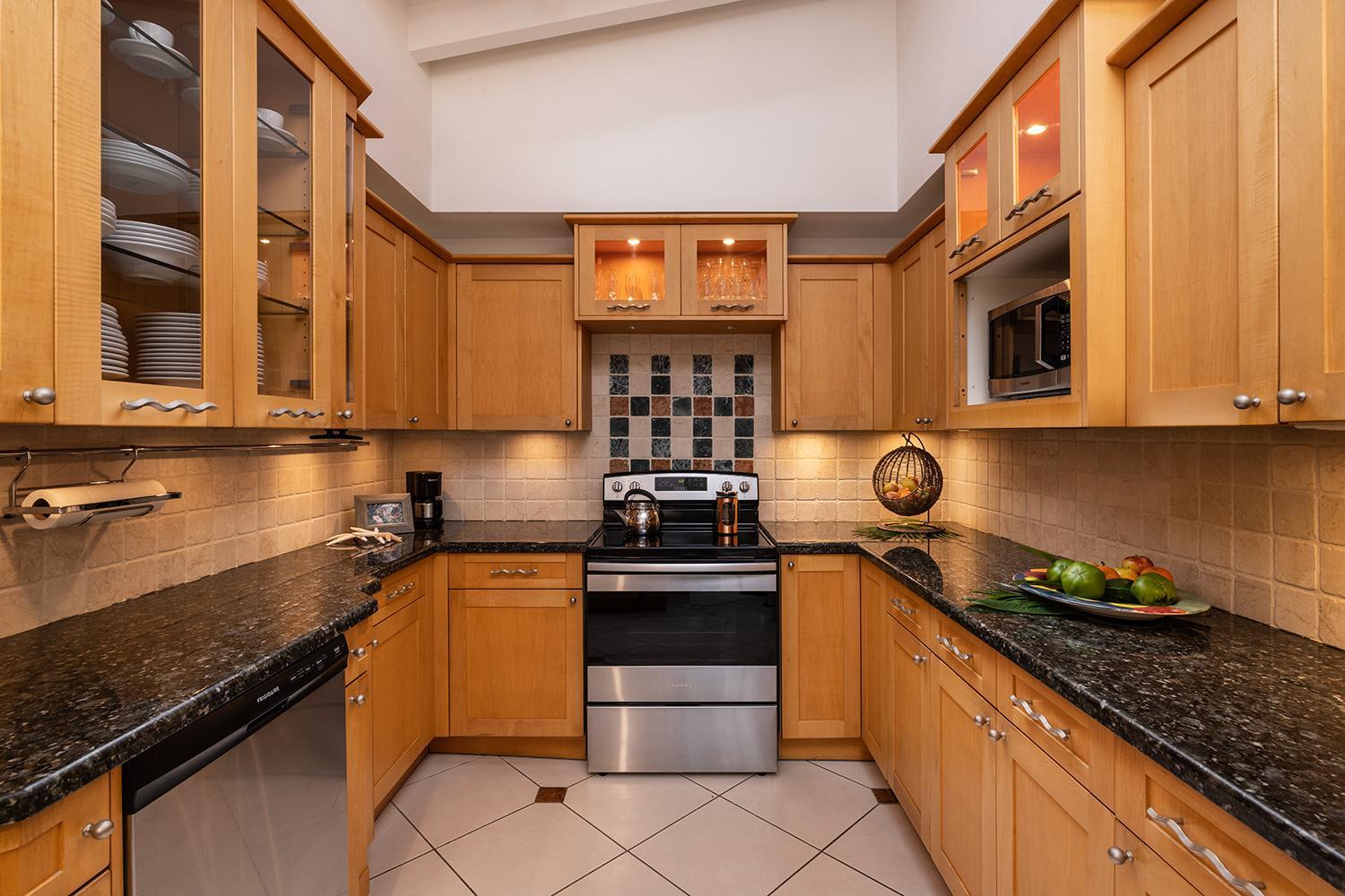 Deluxe Queen Suite - Photo 5