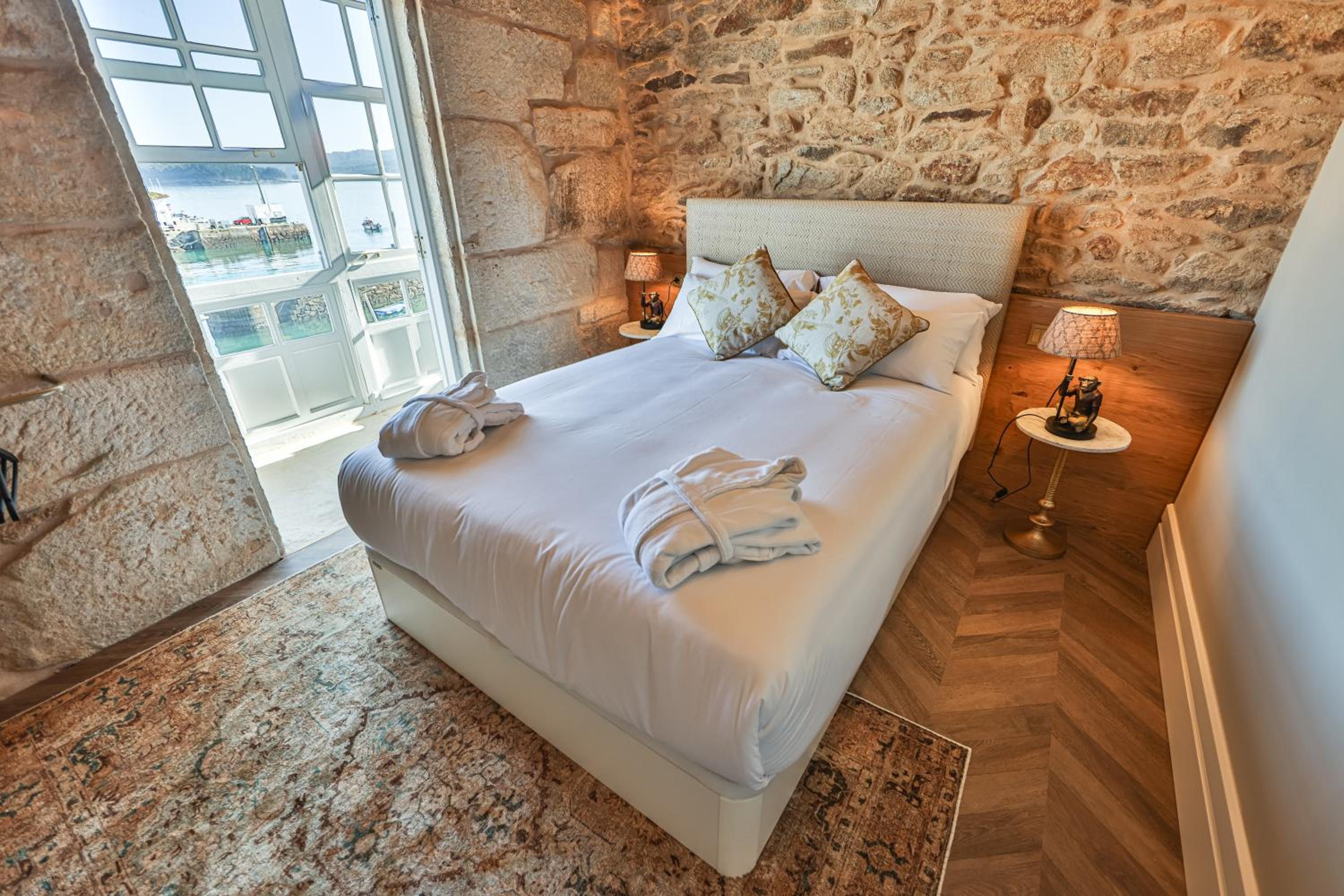 Deluxe Double Room with Balcony and Sea View - Photo 1