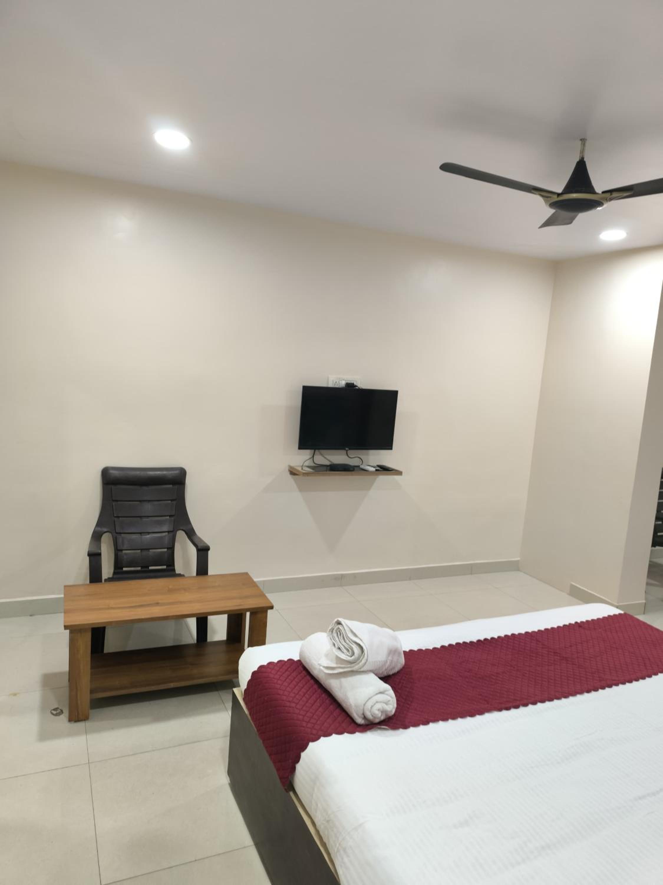 Deluxe Room (2 Adults + 1 Child)