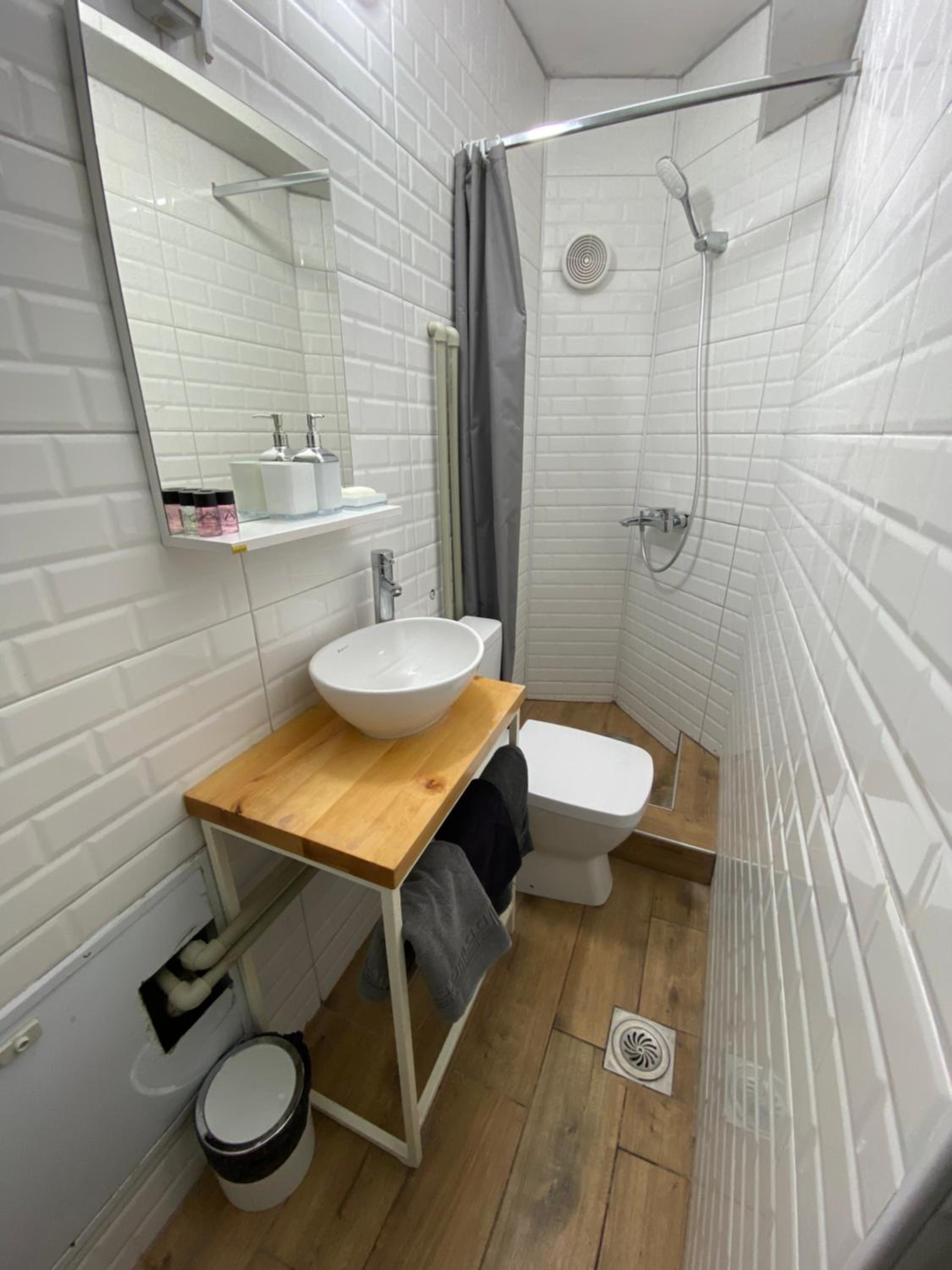 Double Room with Shared Bathroom photo 2