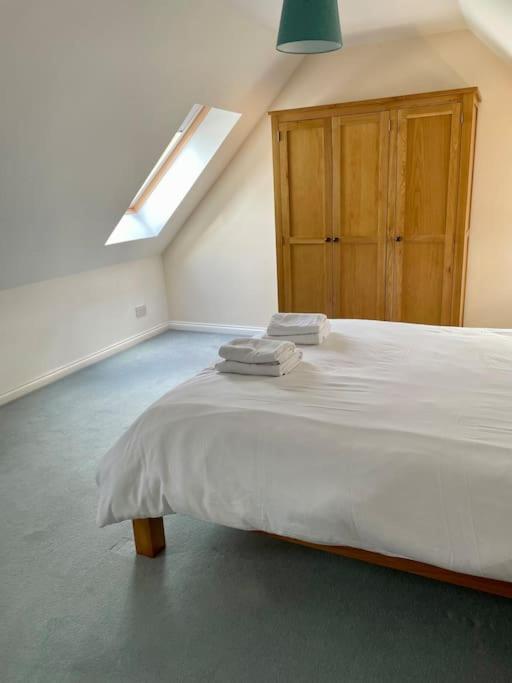 Three-Bedroom House photo 3