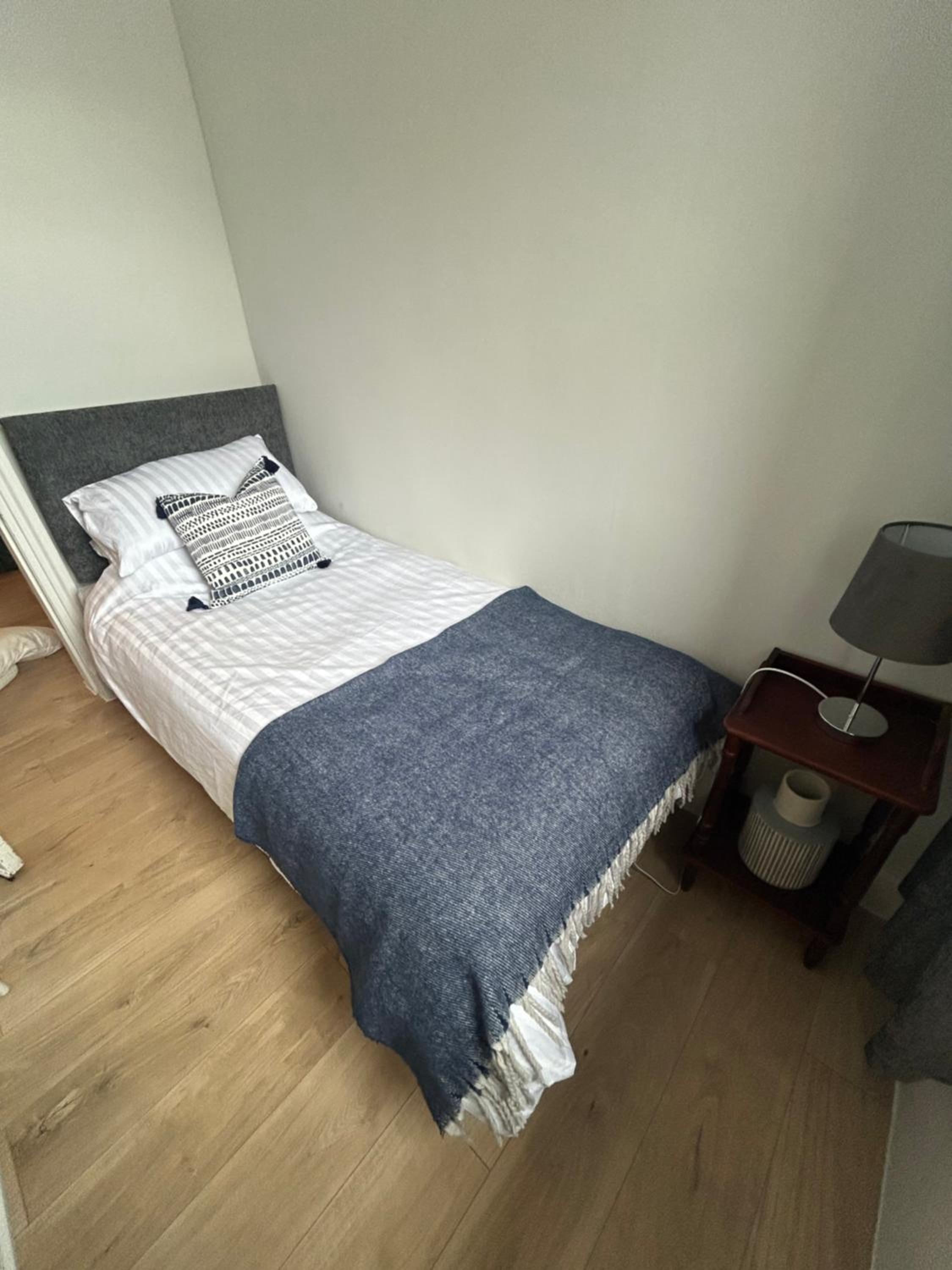 Single Room with Shared Bathroom photo 1