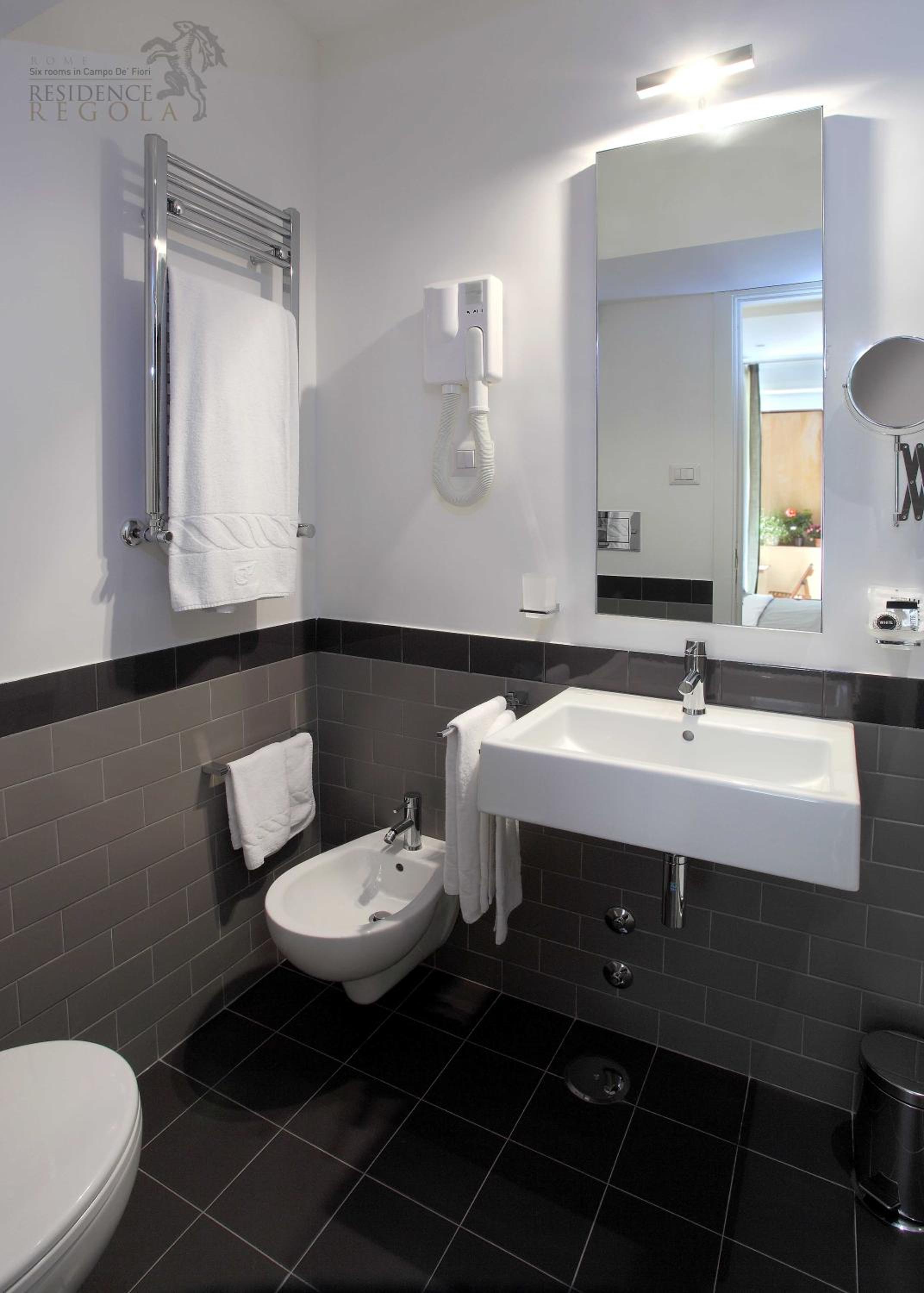Deluxe Double Room with Balcony photo 3