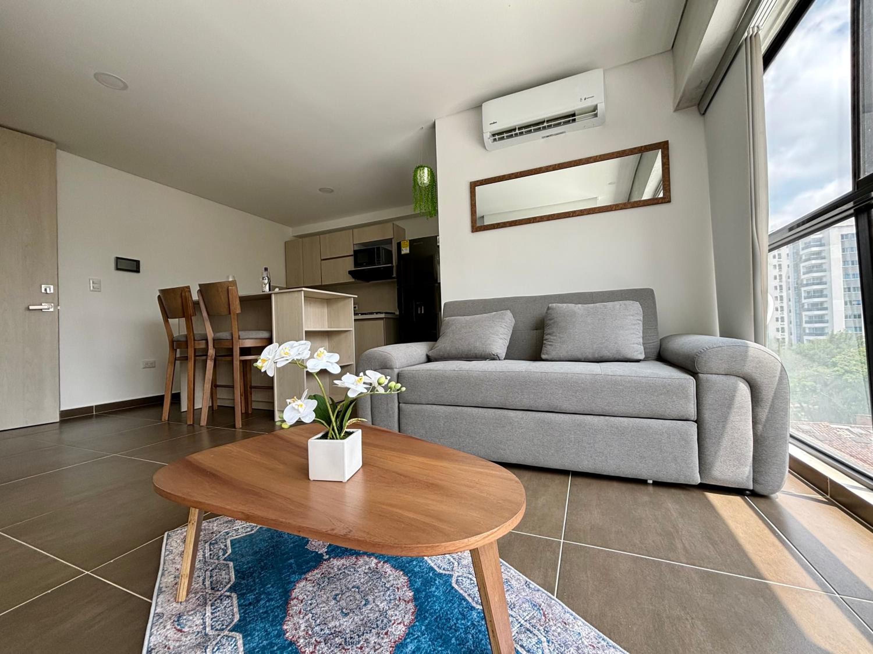 One-Bedroom Apartment photo 1