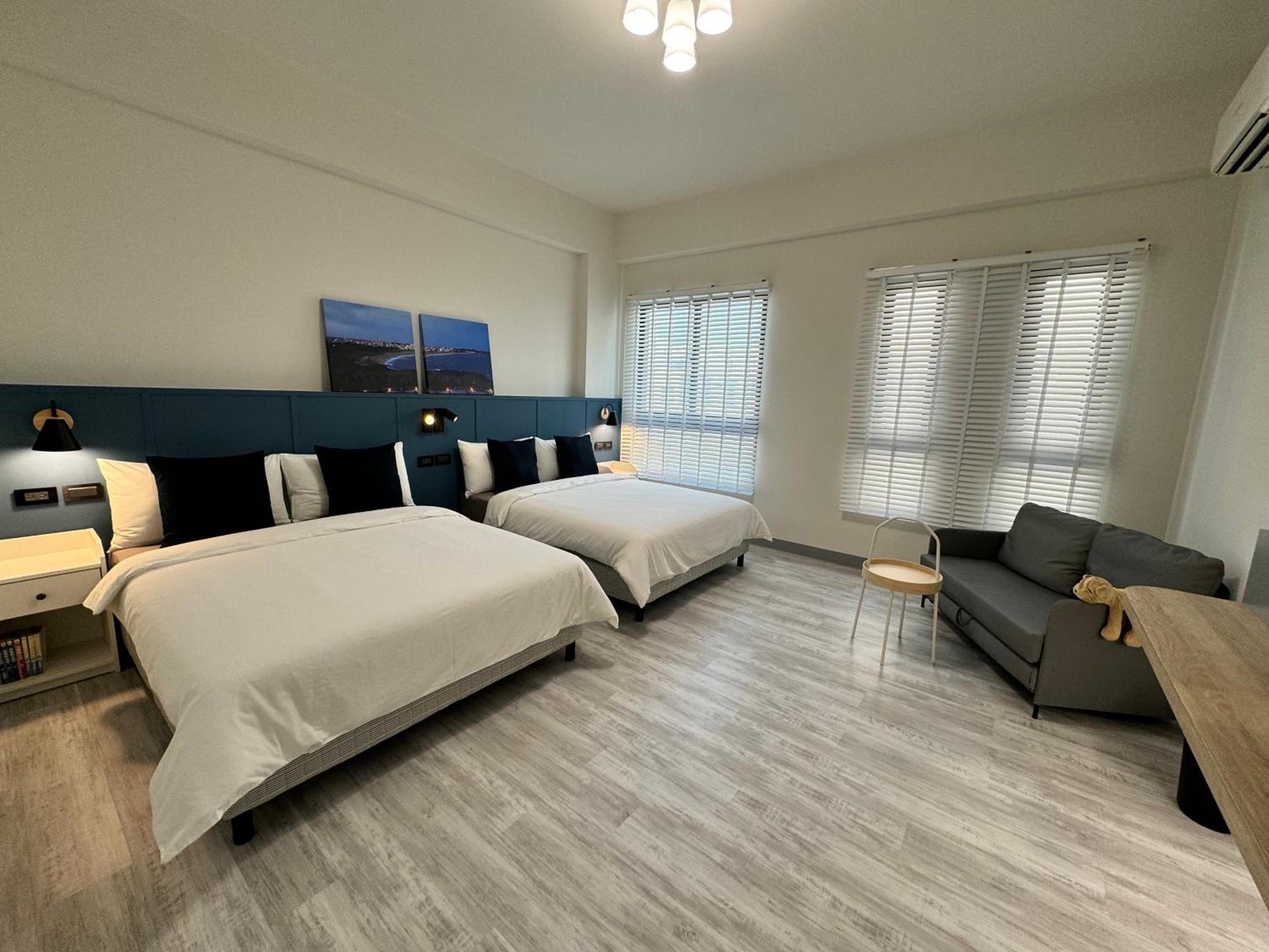Quadruple Room with Private Bathroom