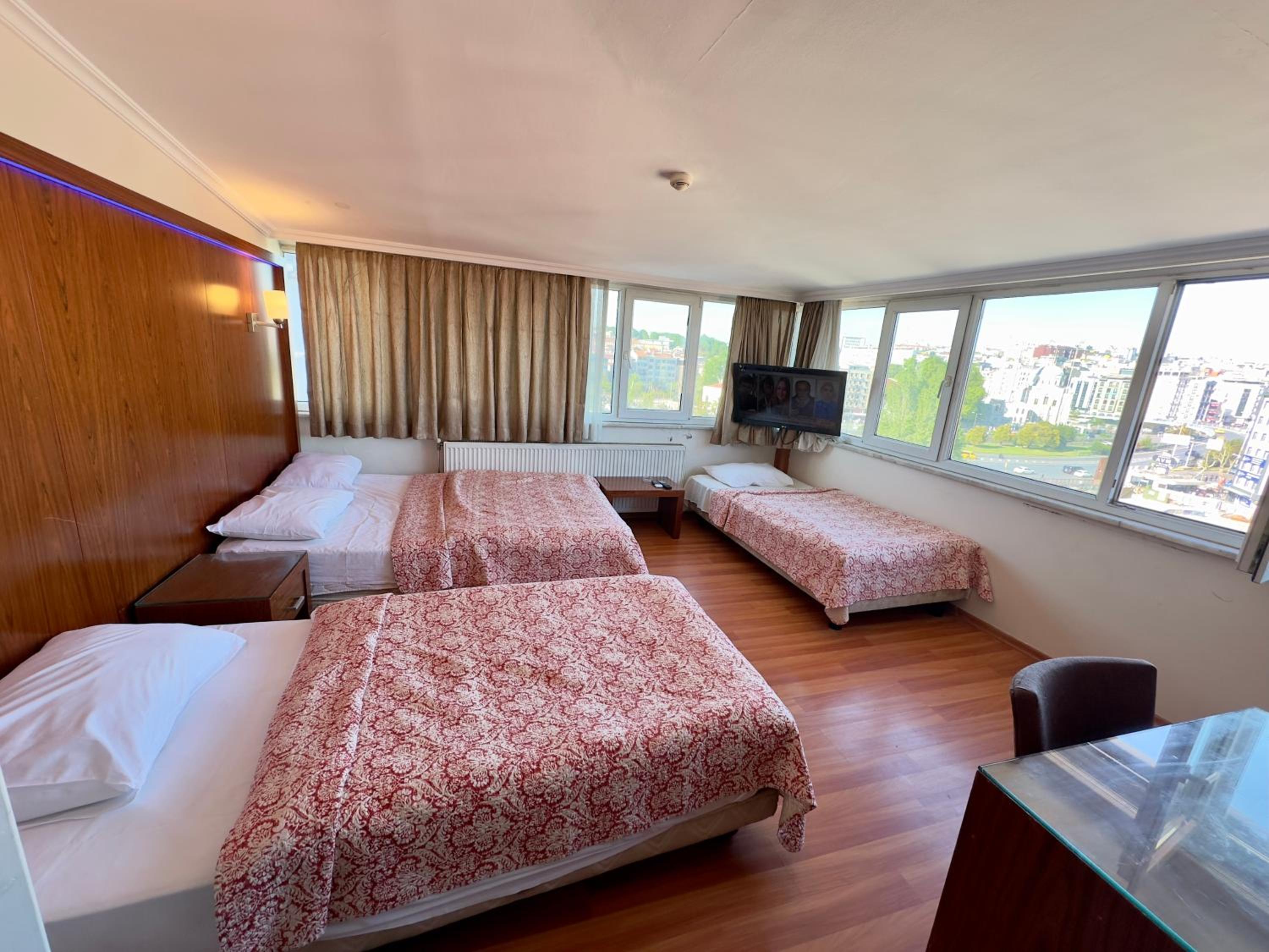 Triple Room with Bath photo 2