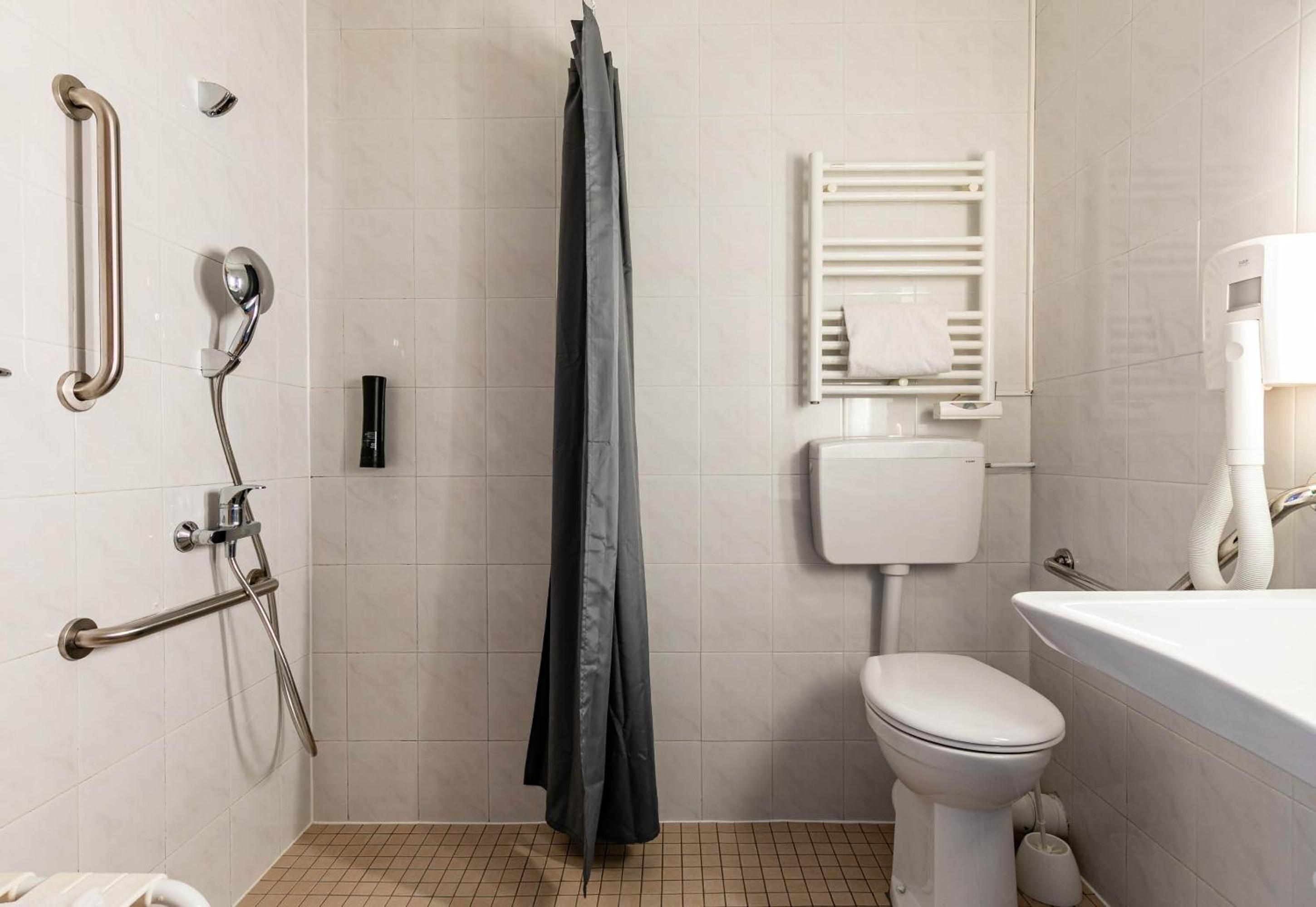 Double Room - Disability Access - Photo 4