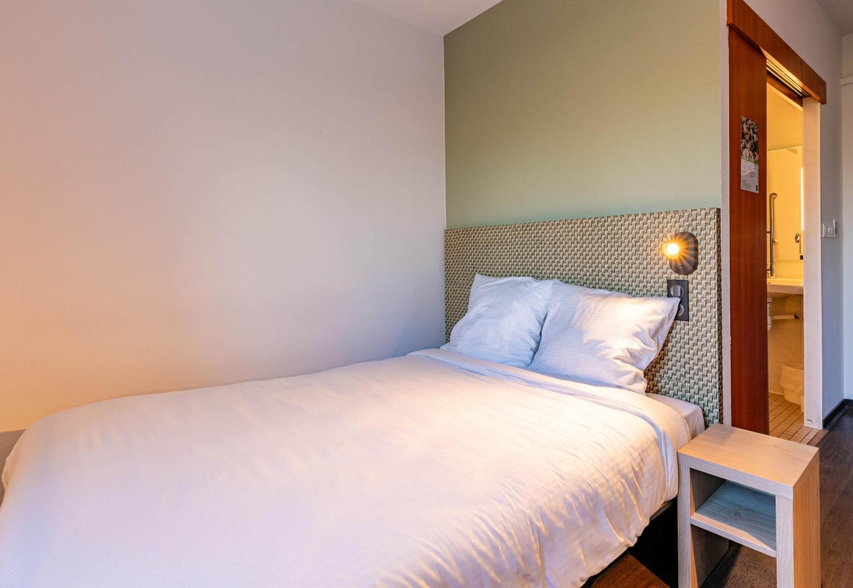 Double Room - Disability Access - Photo 5