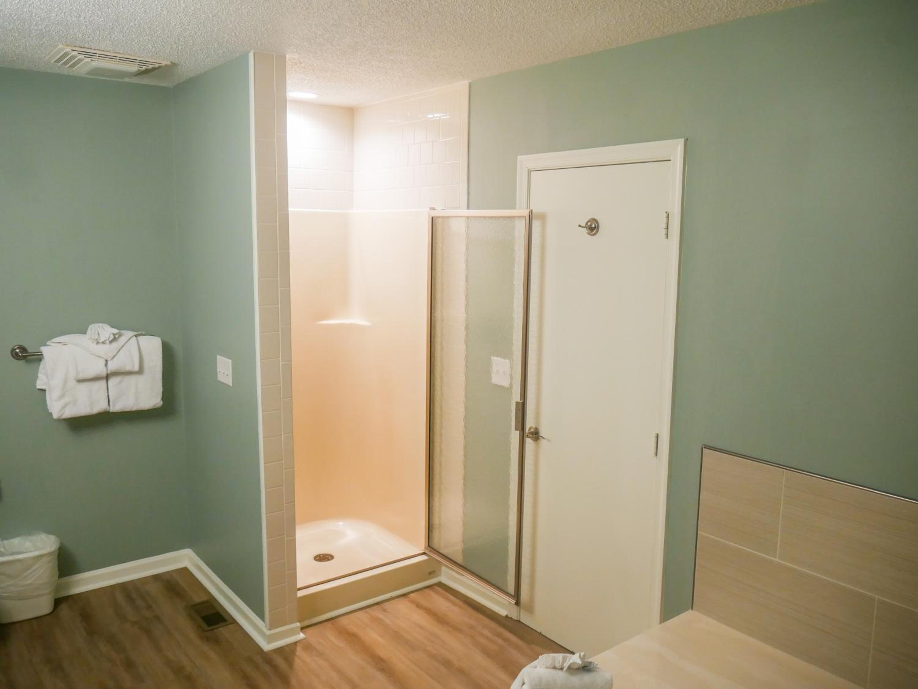 Woodstone Two Bedroom Deluxe Condo with Jacuzzi - Partial Kitchen