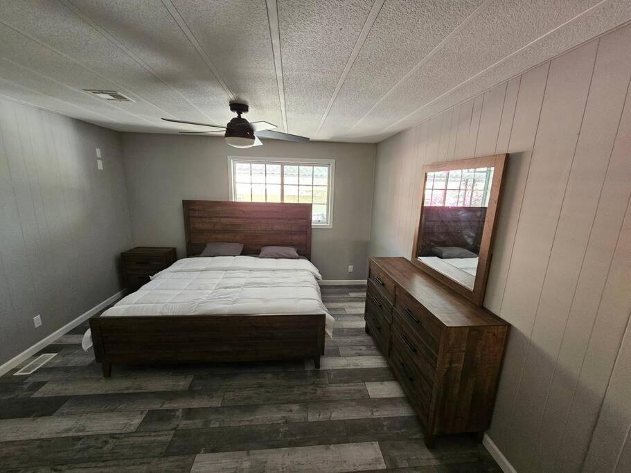 Three-Bedroom House photo 2