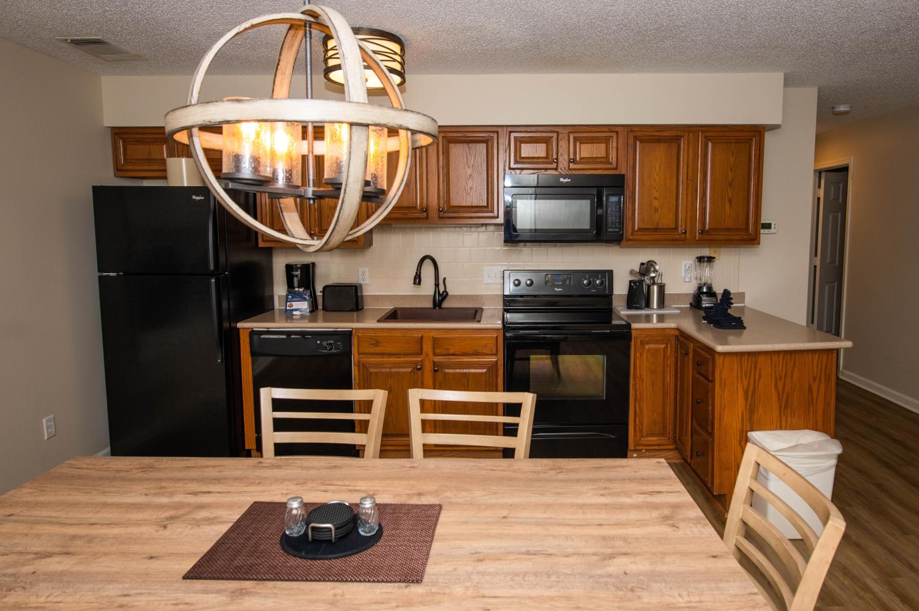 Summit Two Bedroom View Premium Condo with Jacuzzi - Full Kitchen photo 2