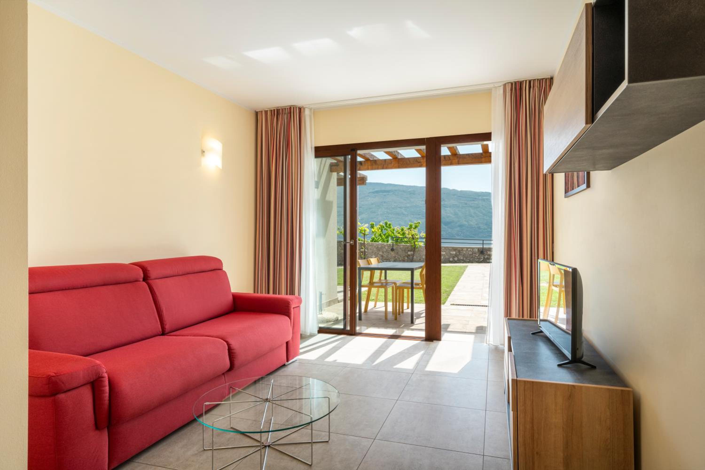 Apartment with Lake View