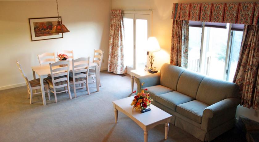Apartment with Balcony photo 3