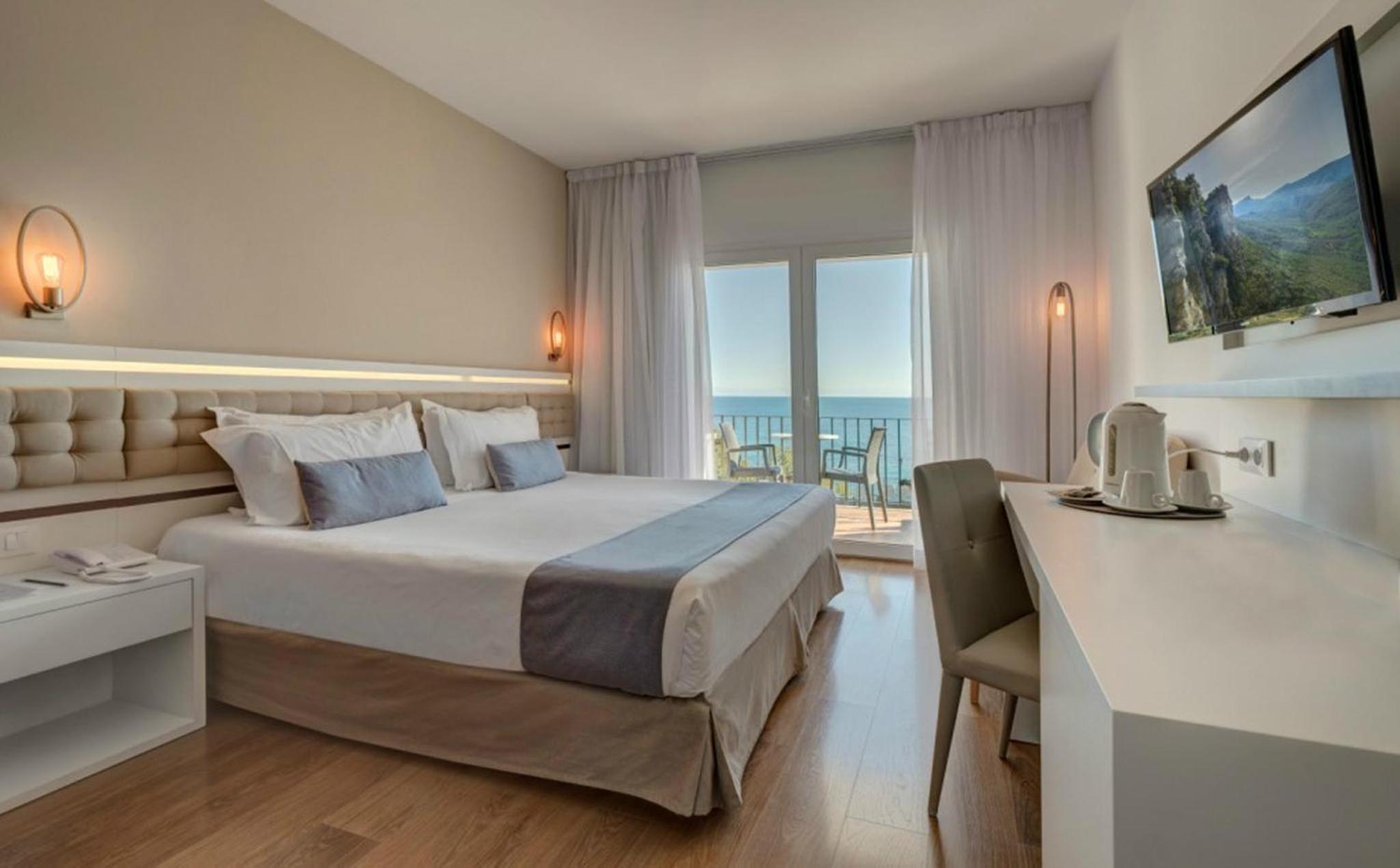 Habitación Doble Confort con Vista al Mar y Balcón