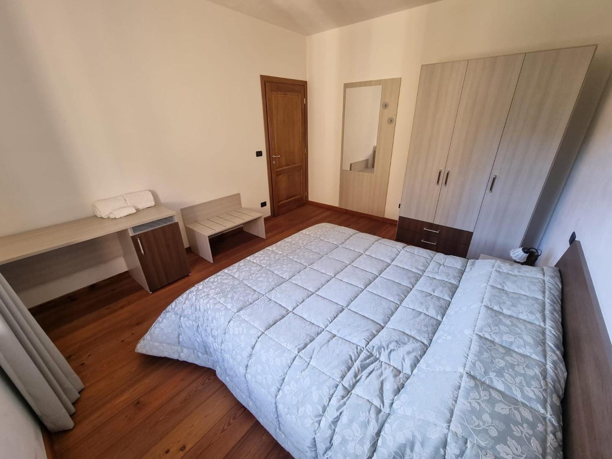 Double Room With Shared Bathroom photo 2