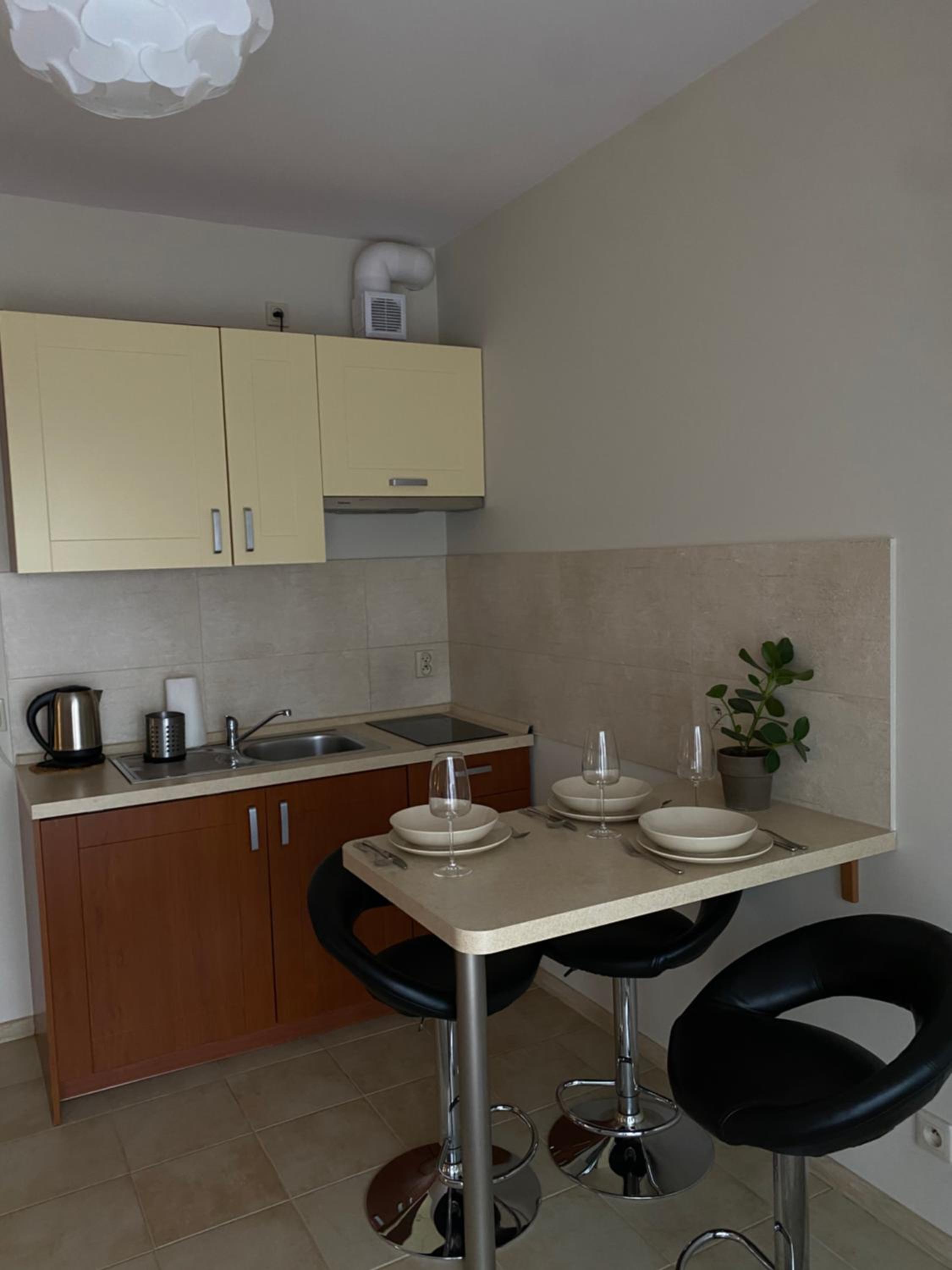 Studio with Balcony - Photo 8