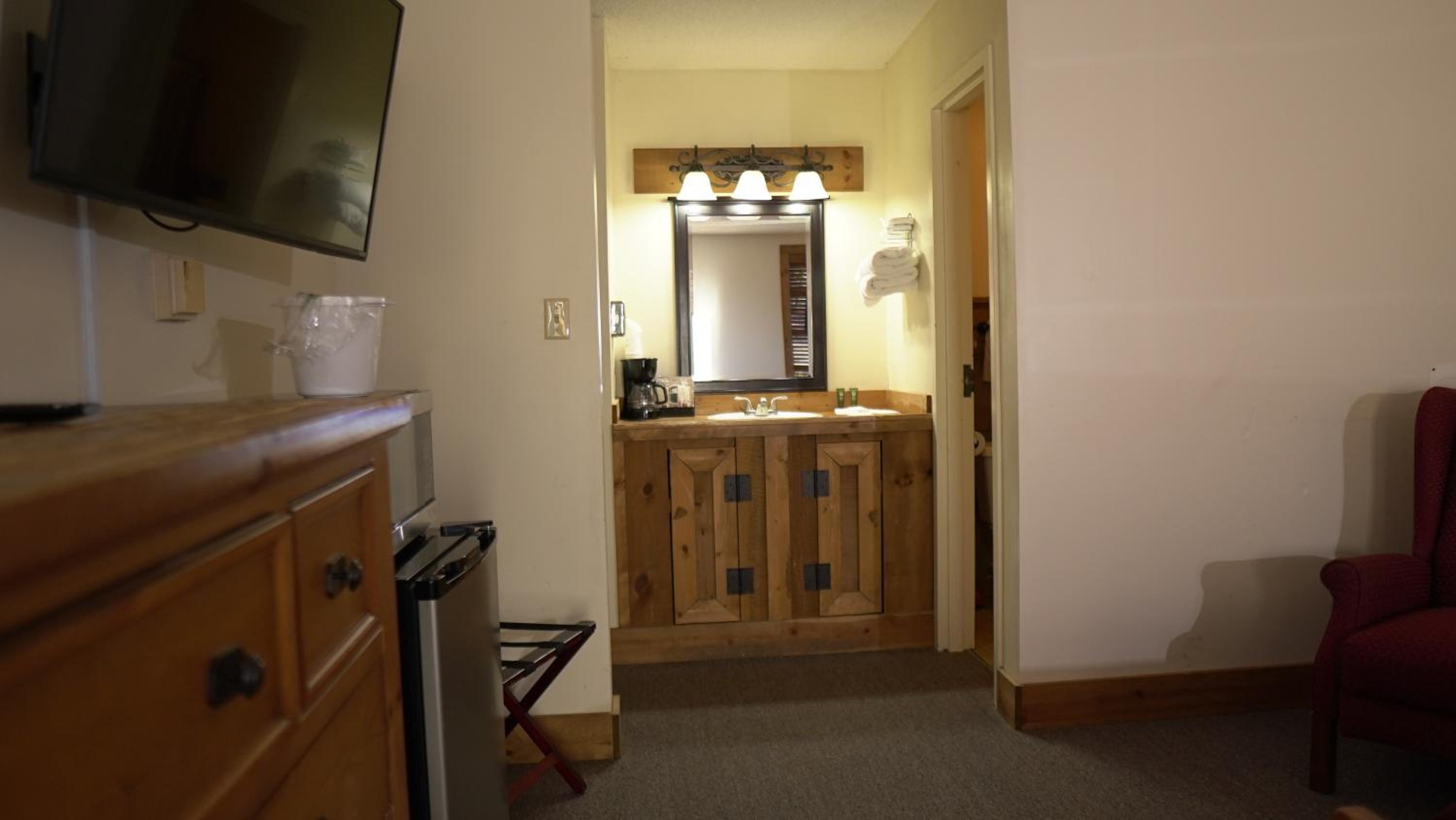 King Room with Lake View photo 2