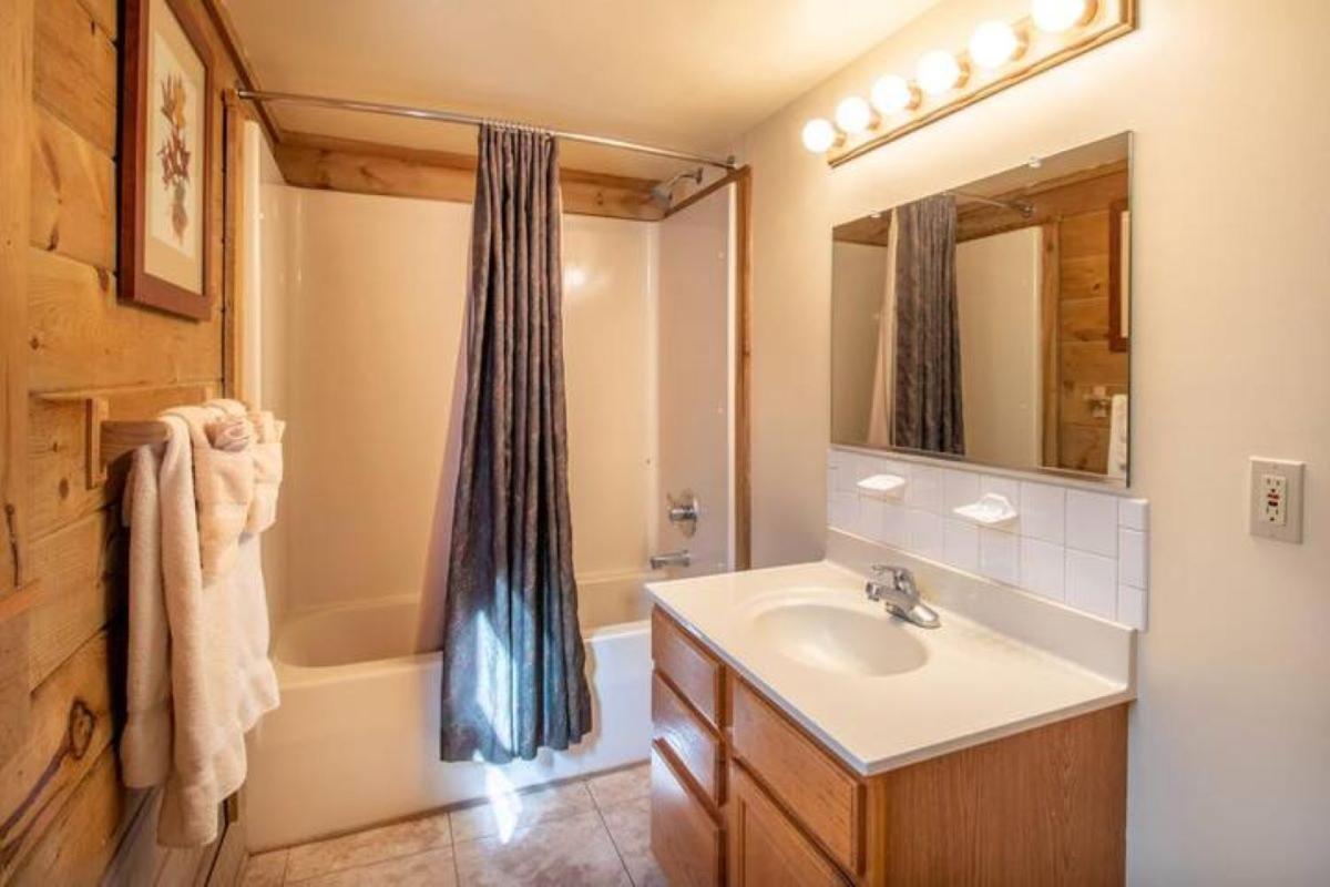 Two-Bedroom Cottage photo 3