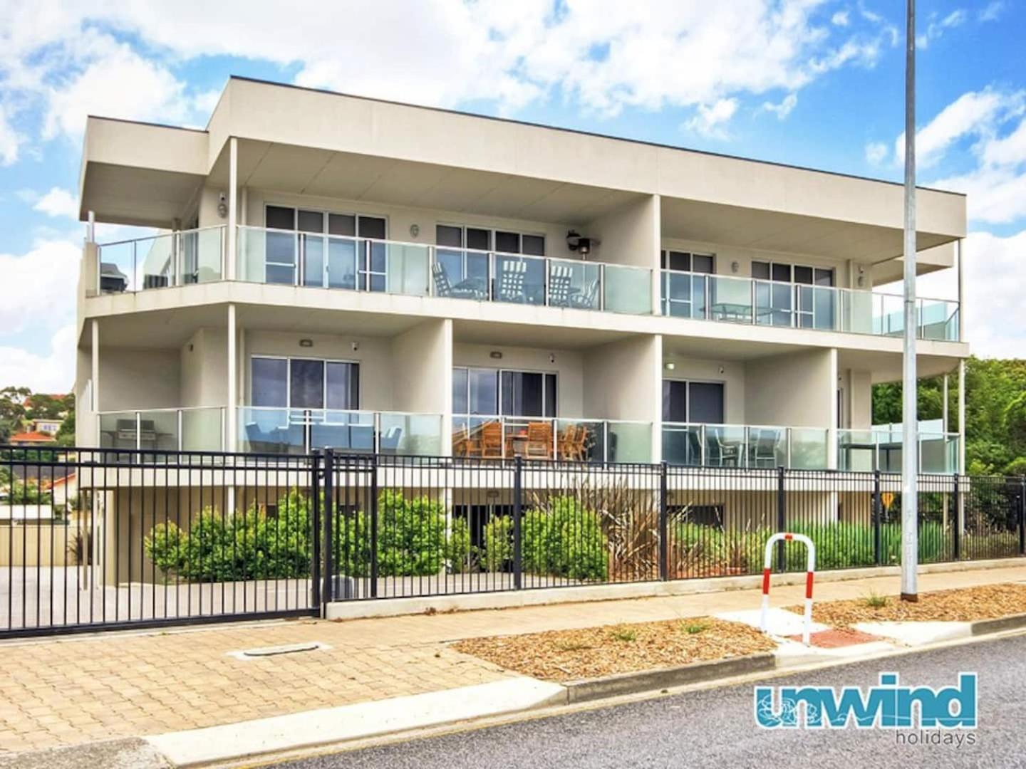 Apartment With Balcony photo 3