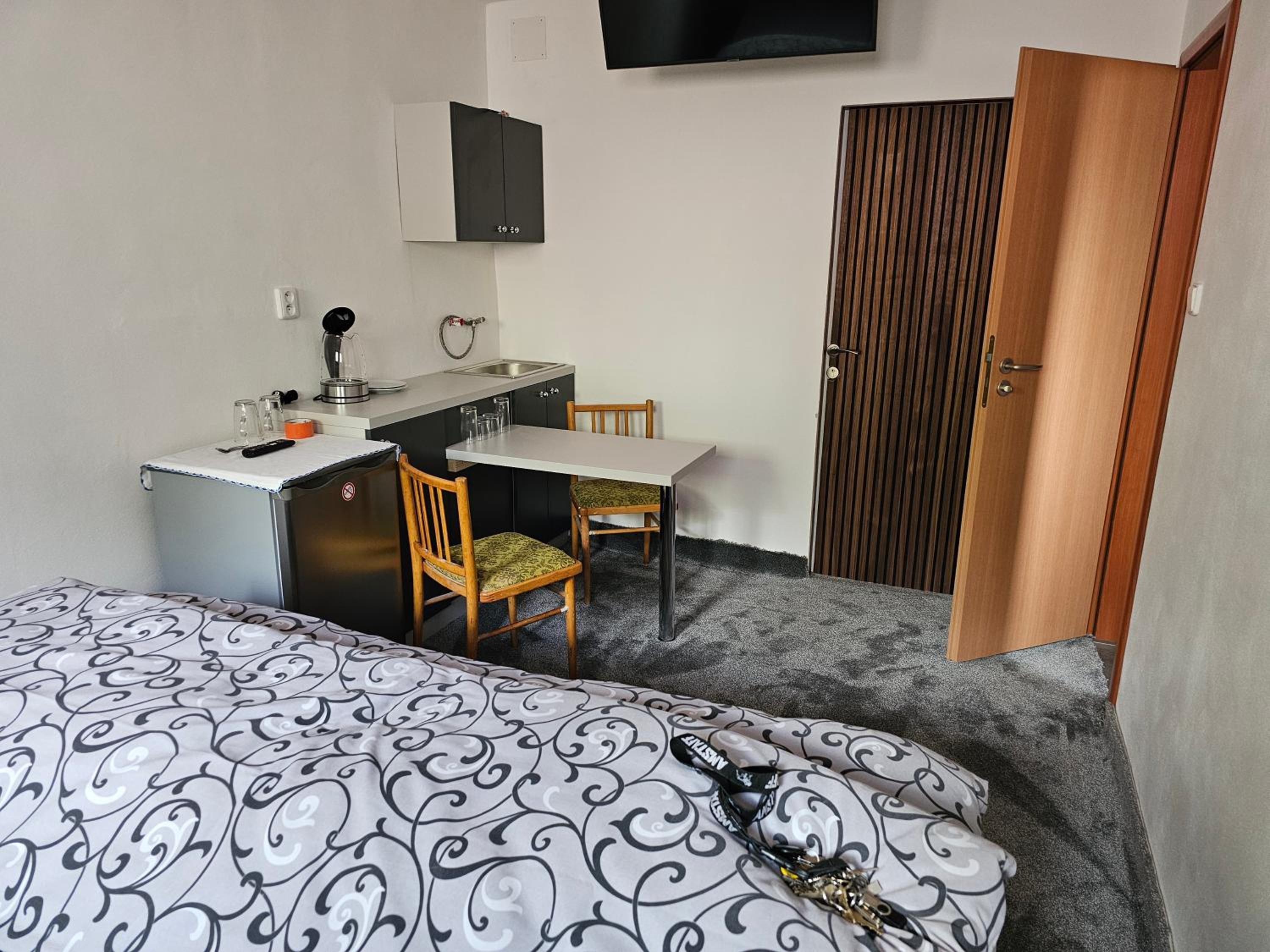 Small Double Room photo 3