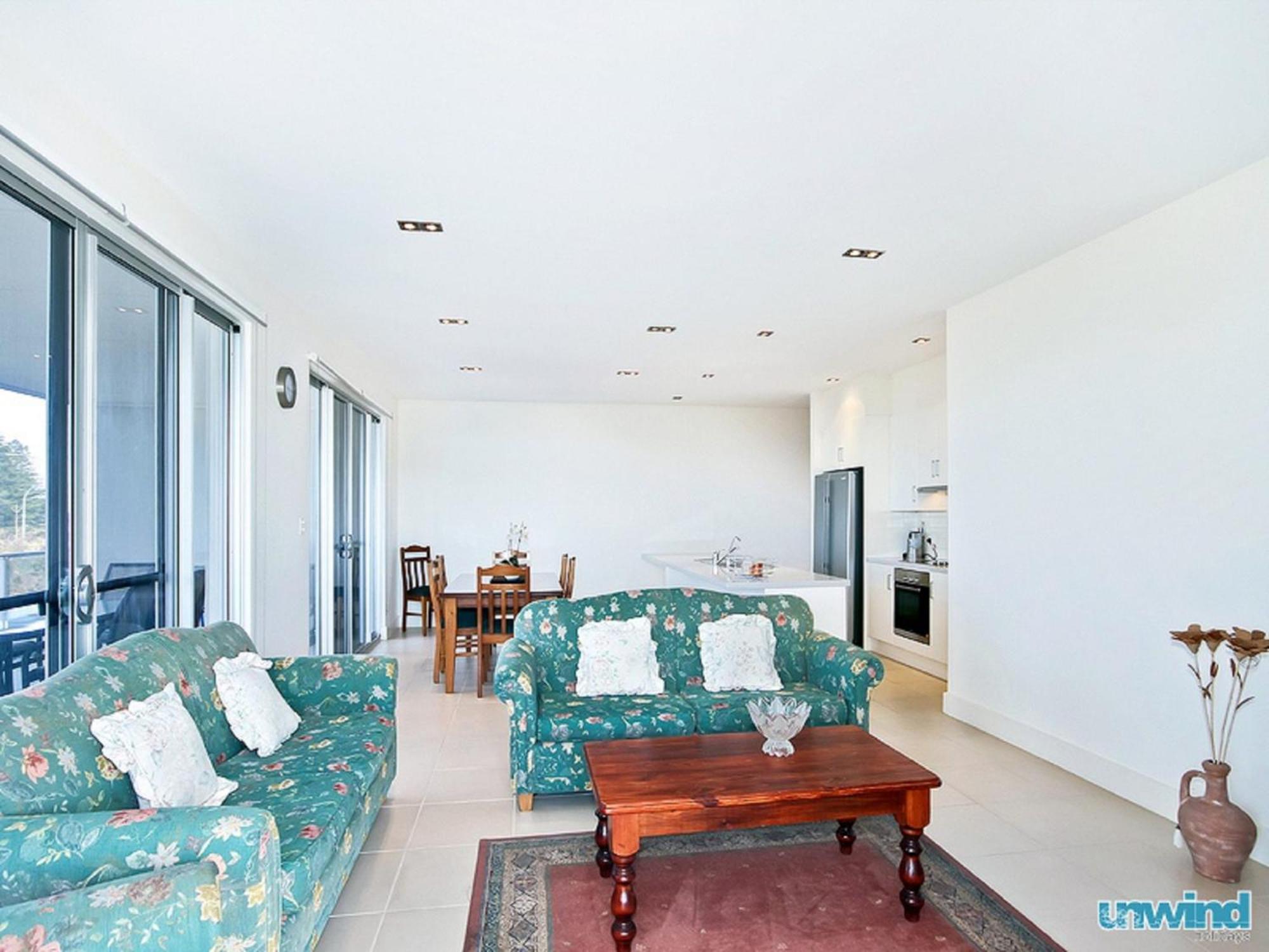 Apartment with Balcony photo 3