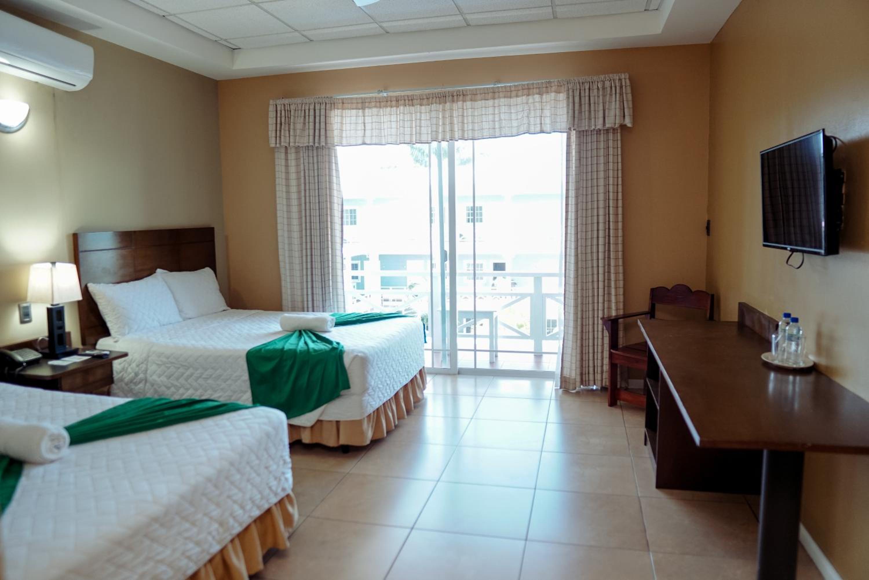 Twin Room with Balcony photo 3