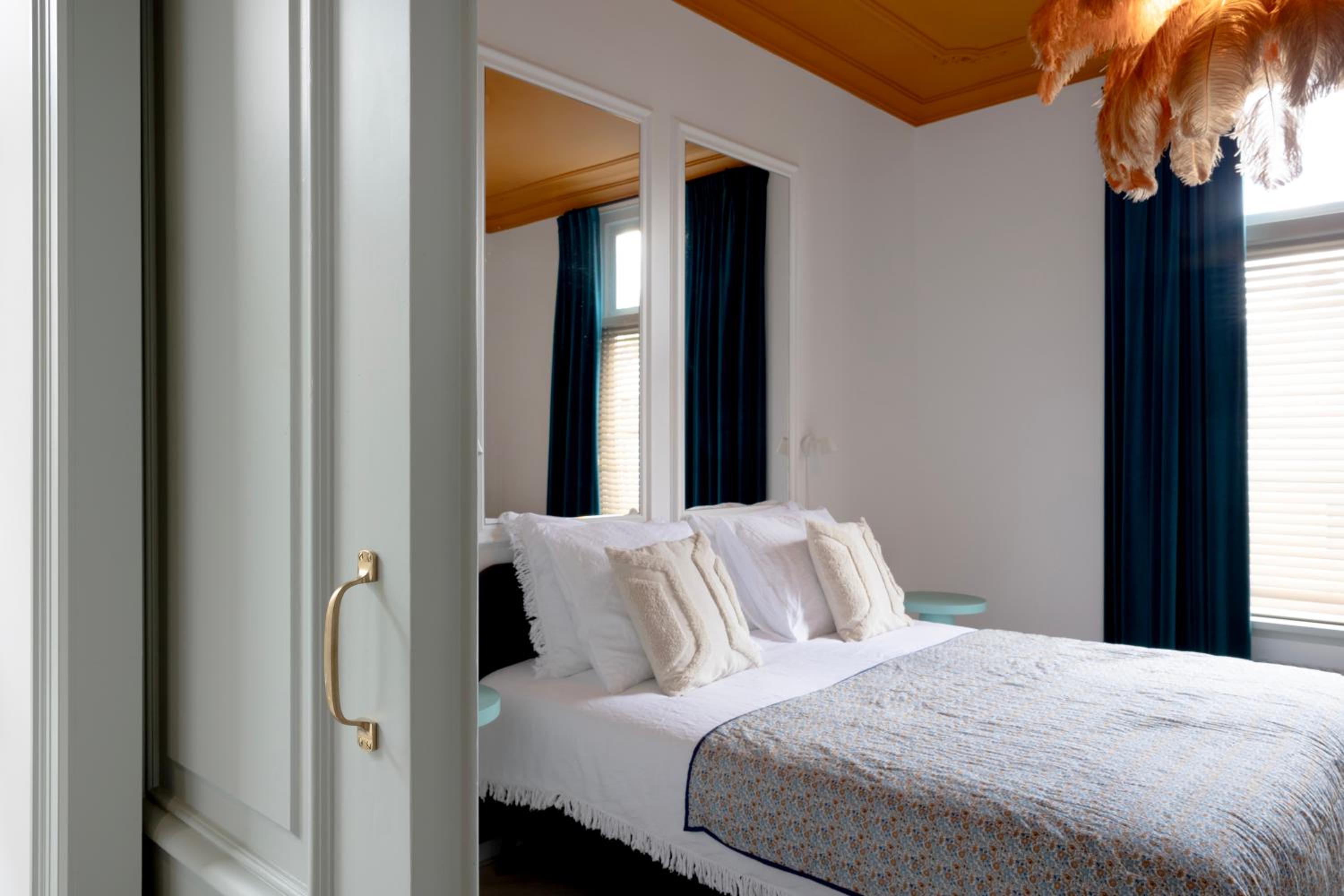 Deluxe Double Room With Bath photo 2