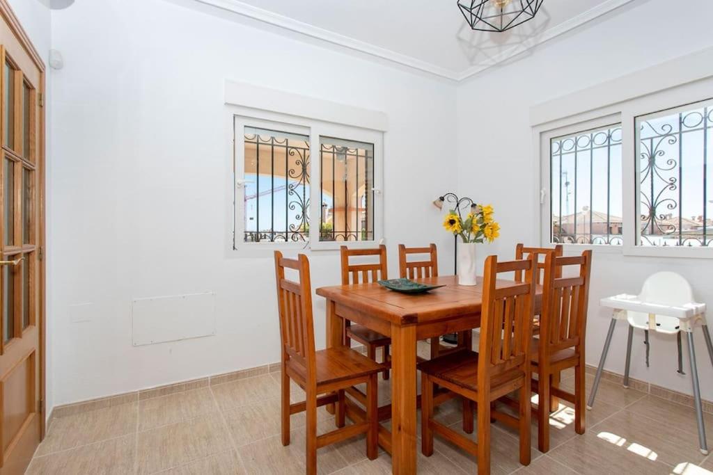 Three-Bedroom Villa photo 2