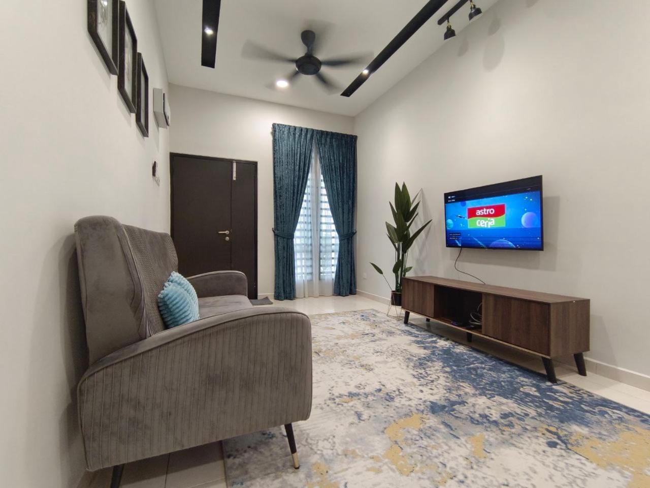 Four-Bedroom House photo 3