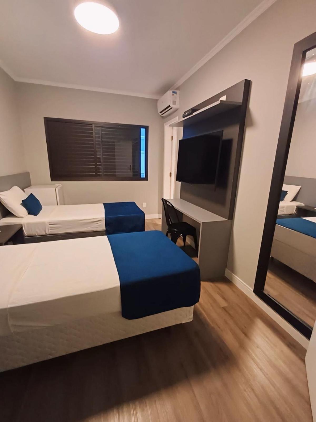 Standard Twin Room - Photo 4