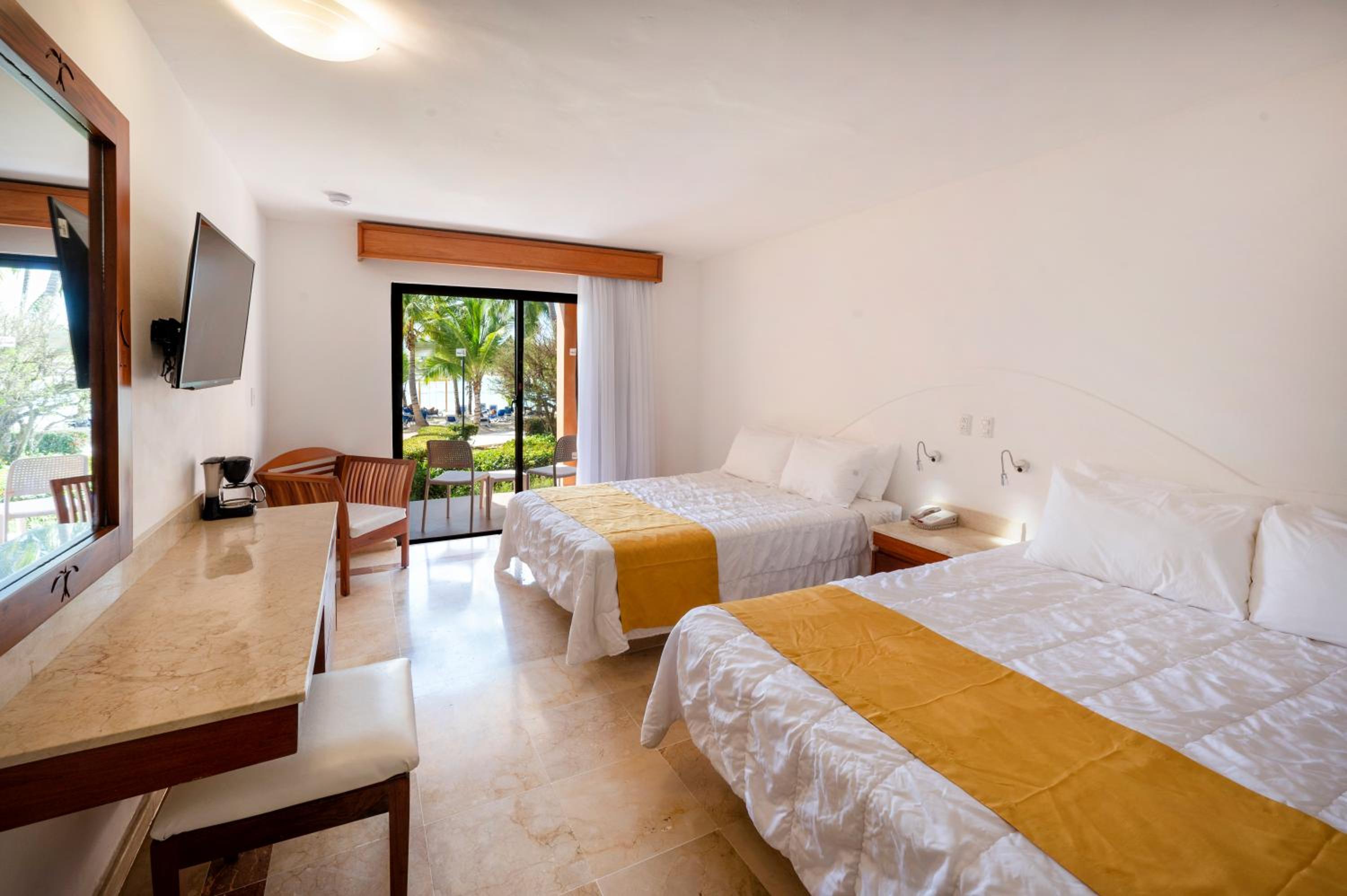 Superior Room with Two Queen Beds - Non-Smoking - Photo 1