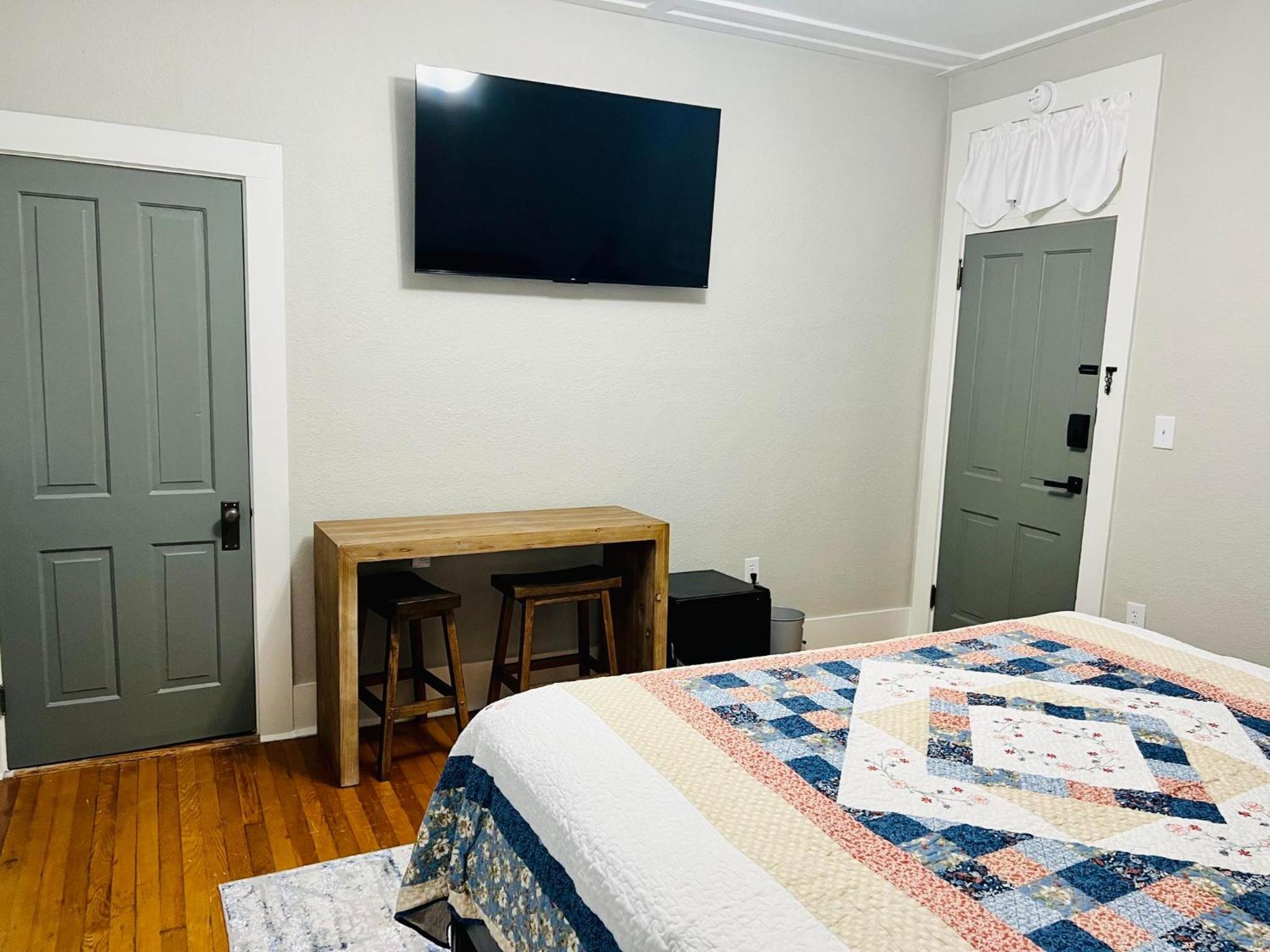 The Byrum Room 2A - Photo 6