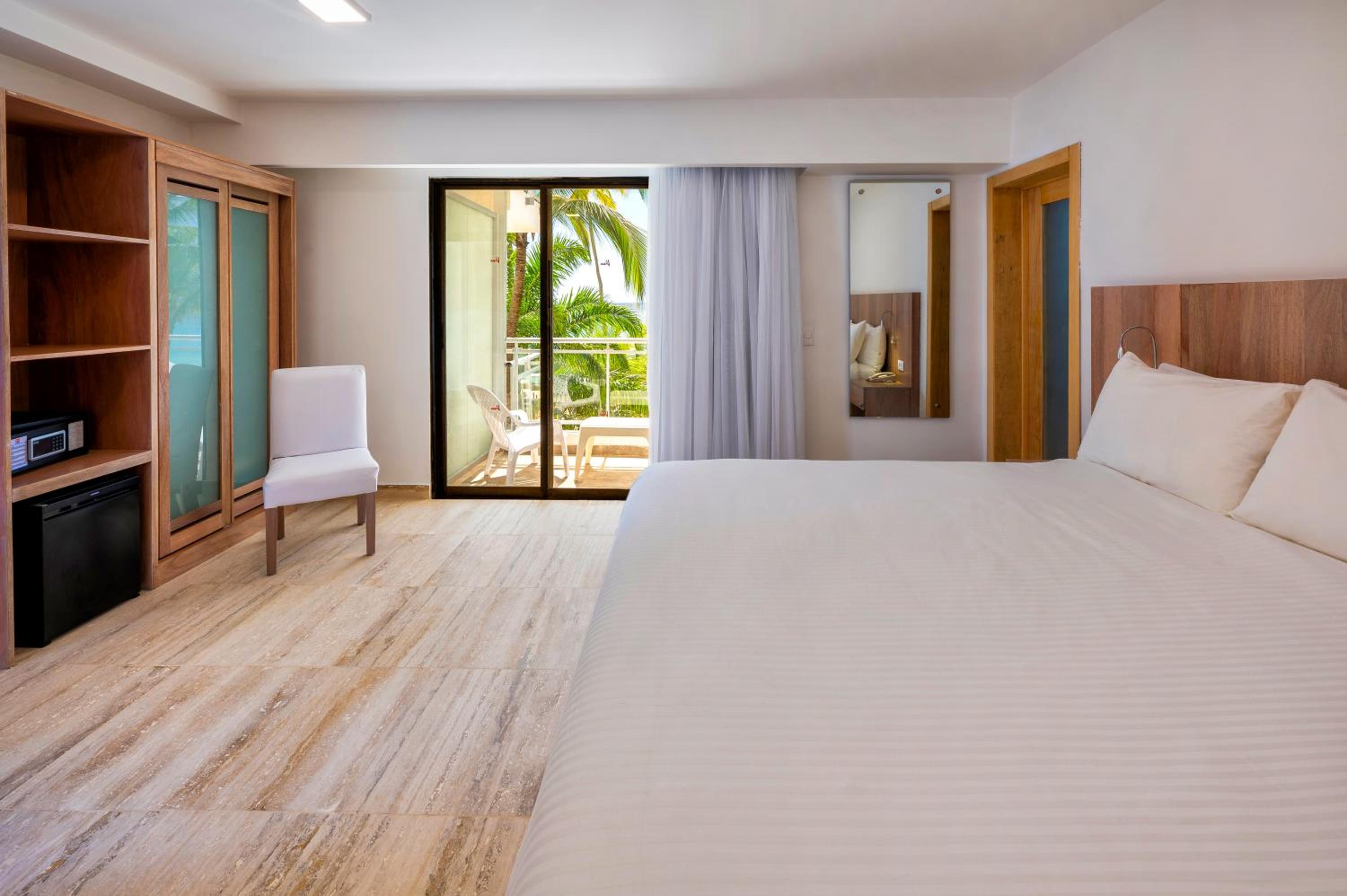 Superior King Room with Ocean View - Non-Smoking