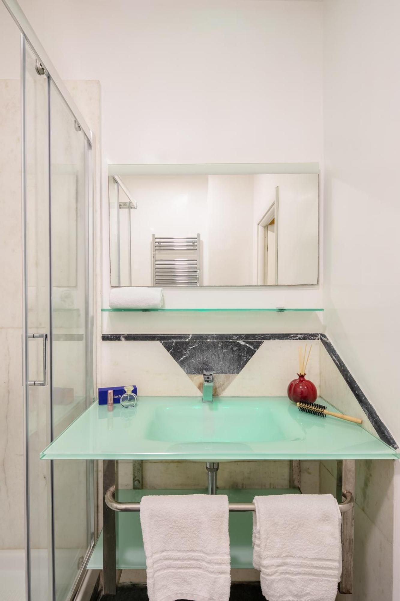 Double Room with Private External Bathroom photo 2