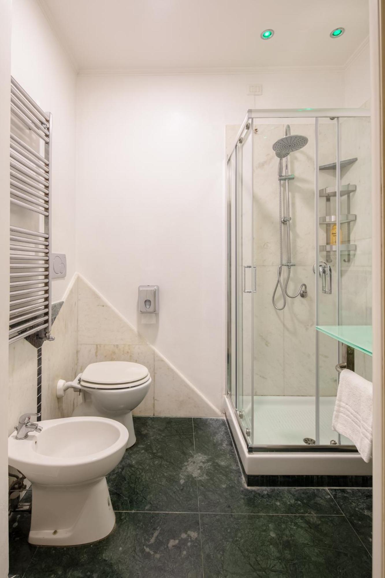 Double Room with Private External Bathroom photo 3