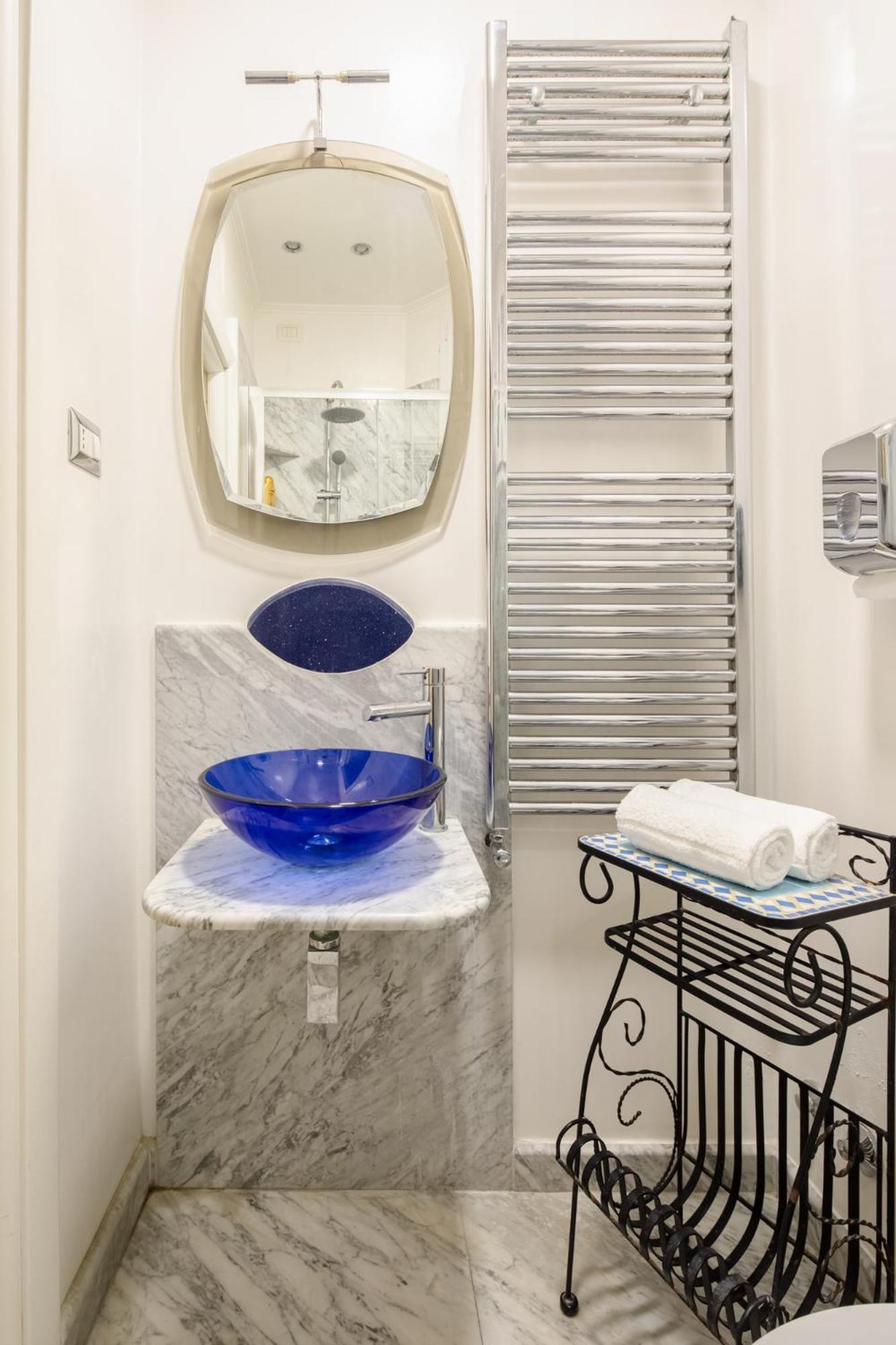 Double Room with Private External Bathroom photo 2
