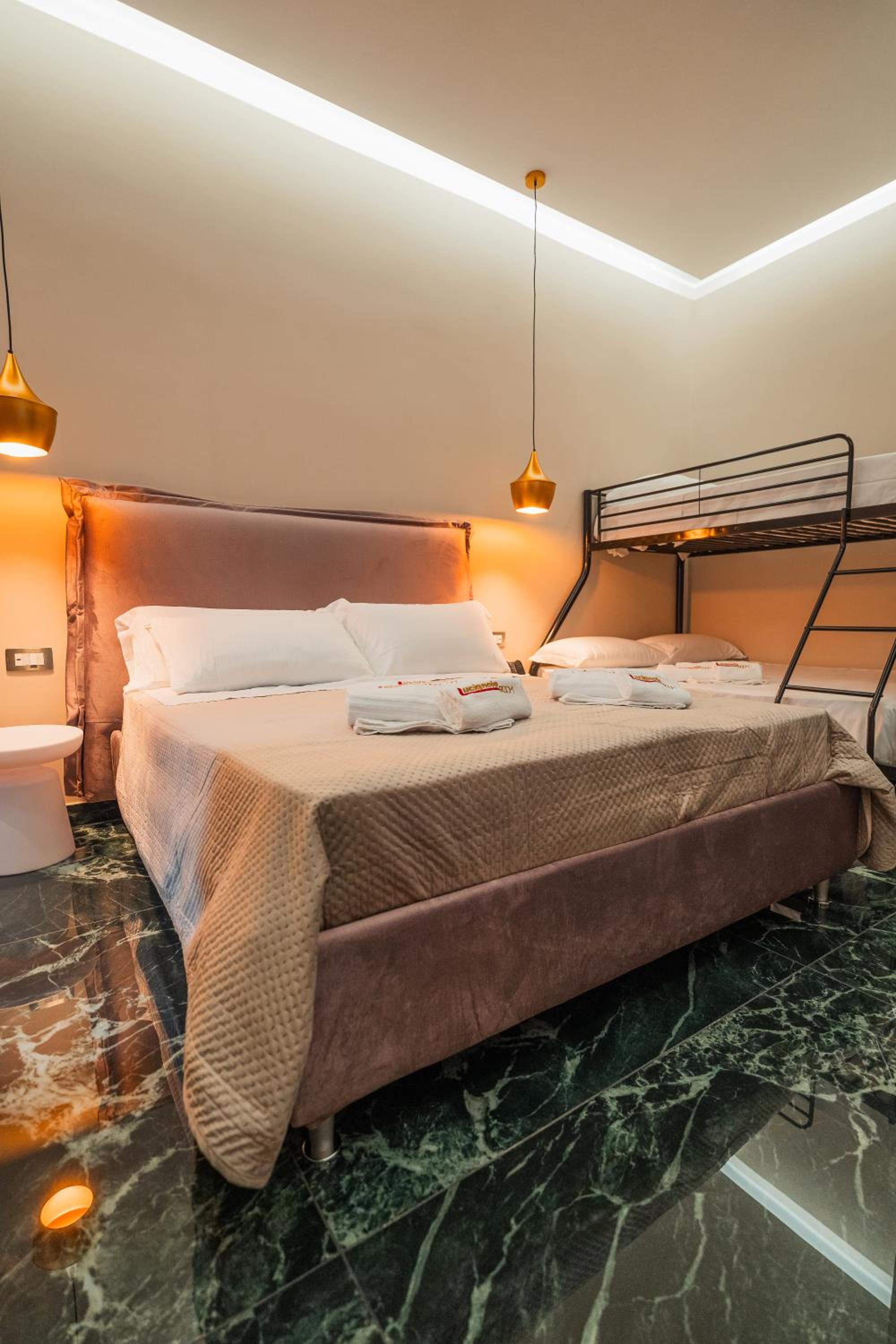 Deluxe Family Suite