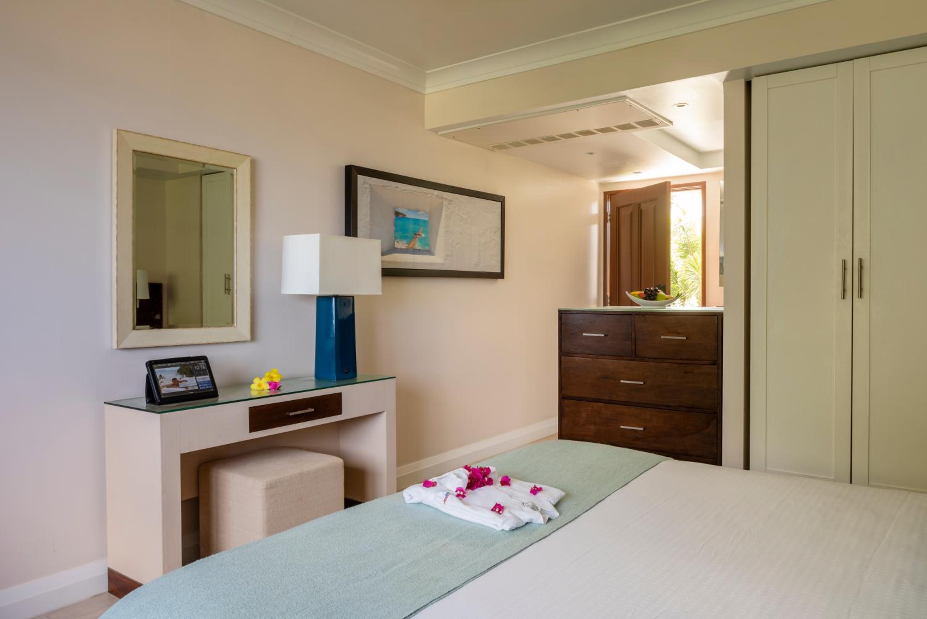 King Room with Sea View and 1 hour daily spa treatment photo 1