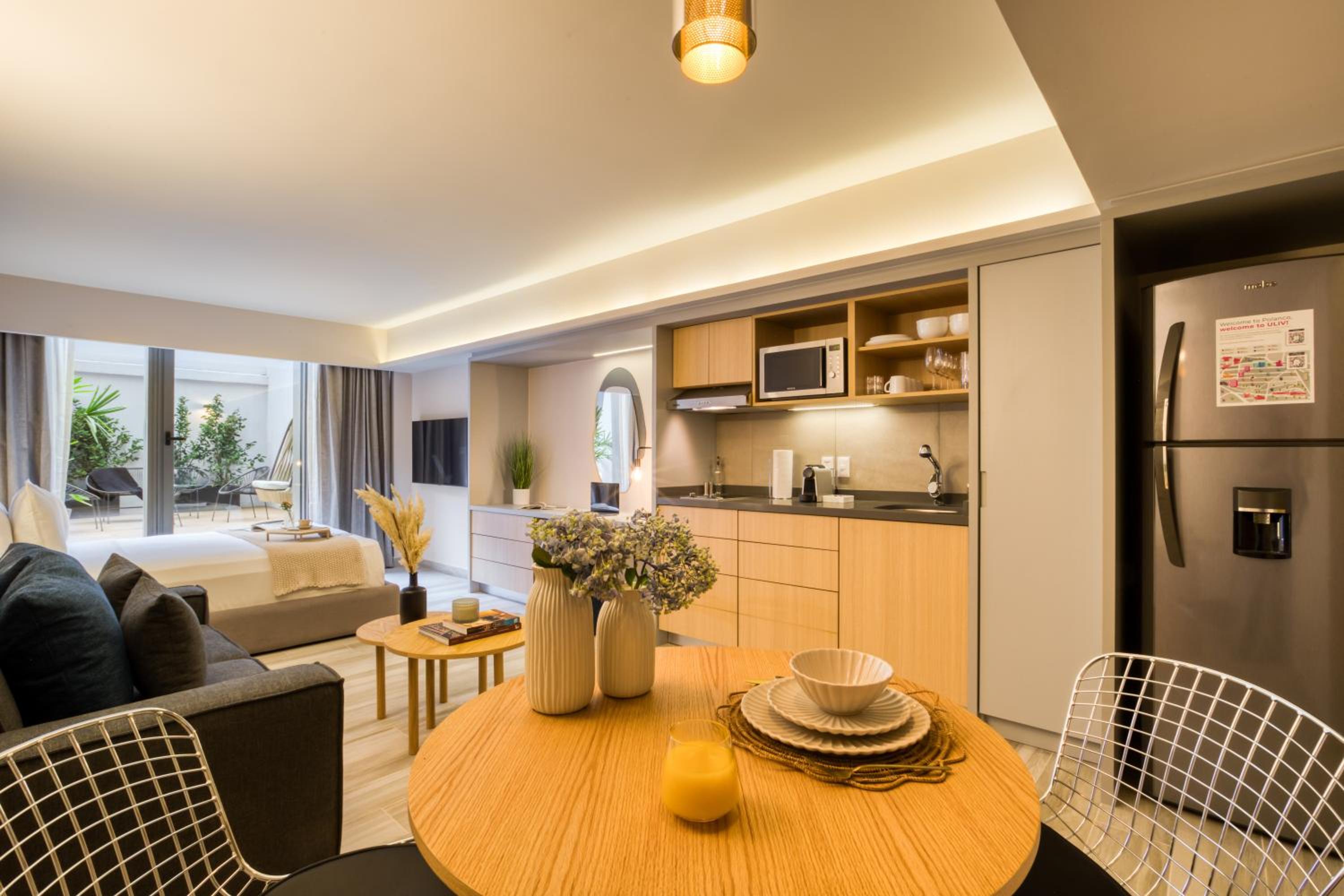 Stylish Studio with Private Patio - Photo 7