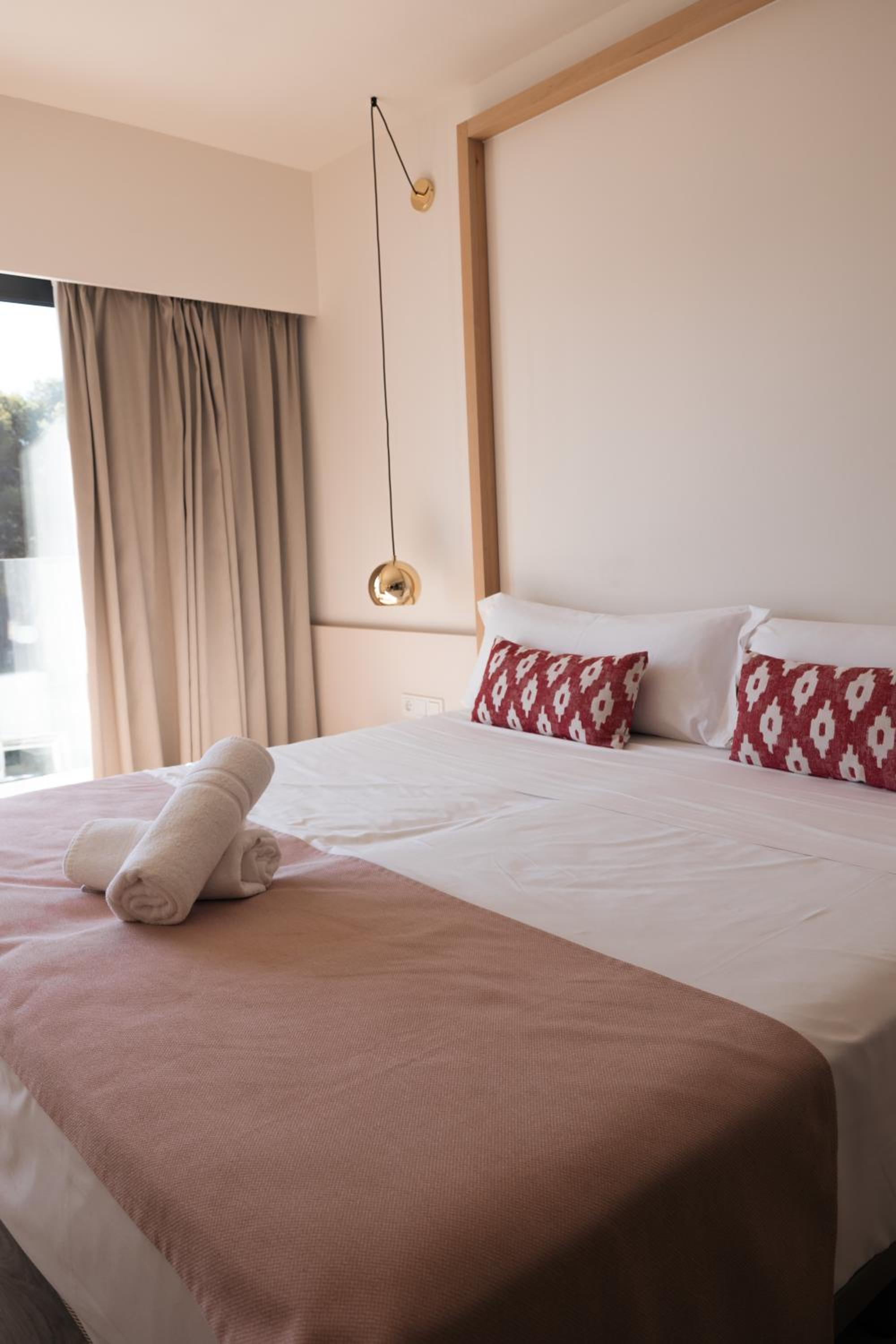 Standard Single Room thumbnail 6