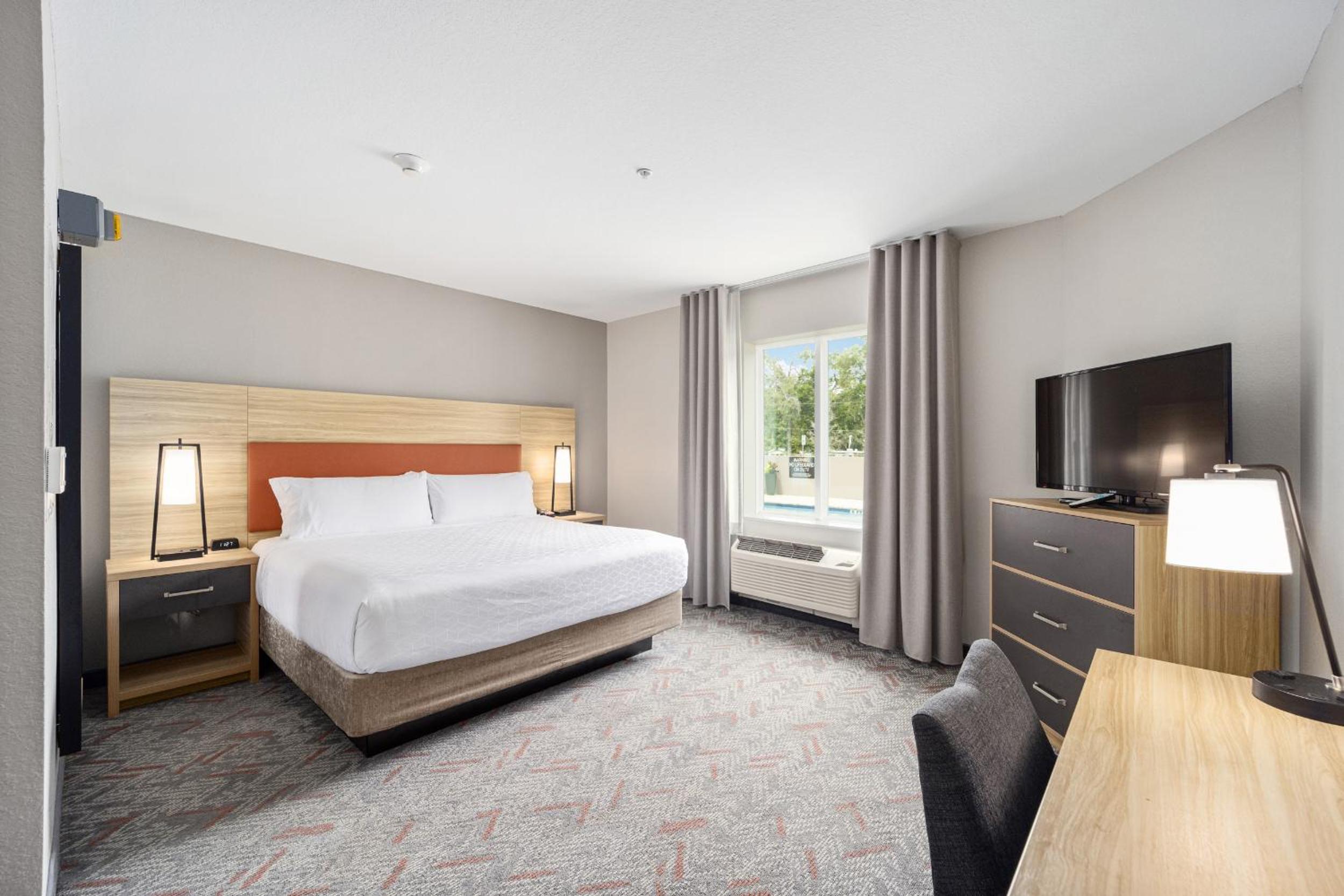 King Studio Suite - Photo 8