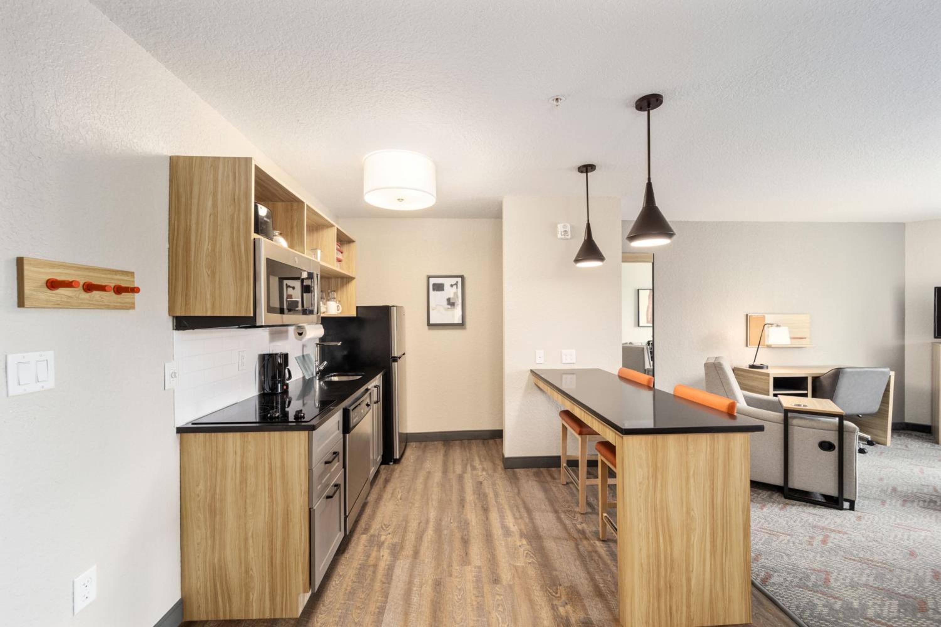 One-Bedroom Suite - Photo 4