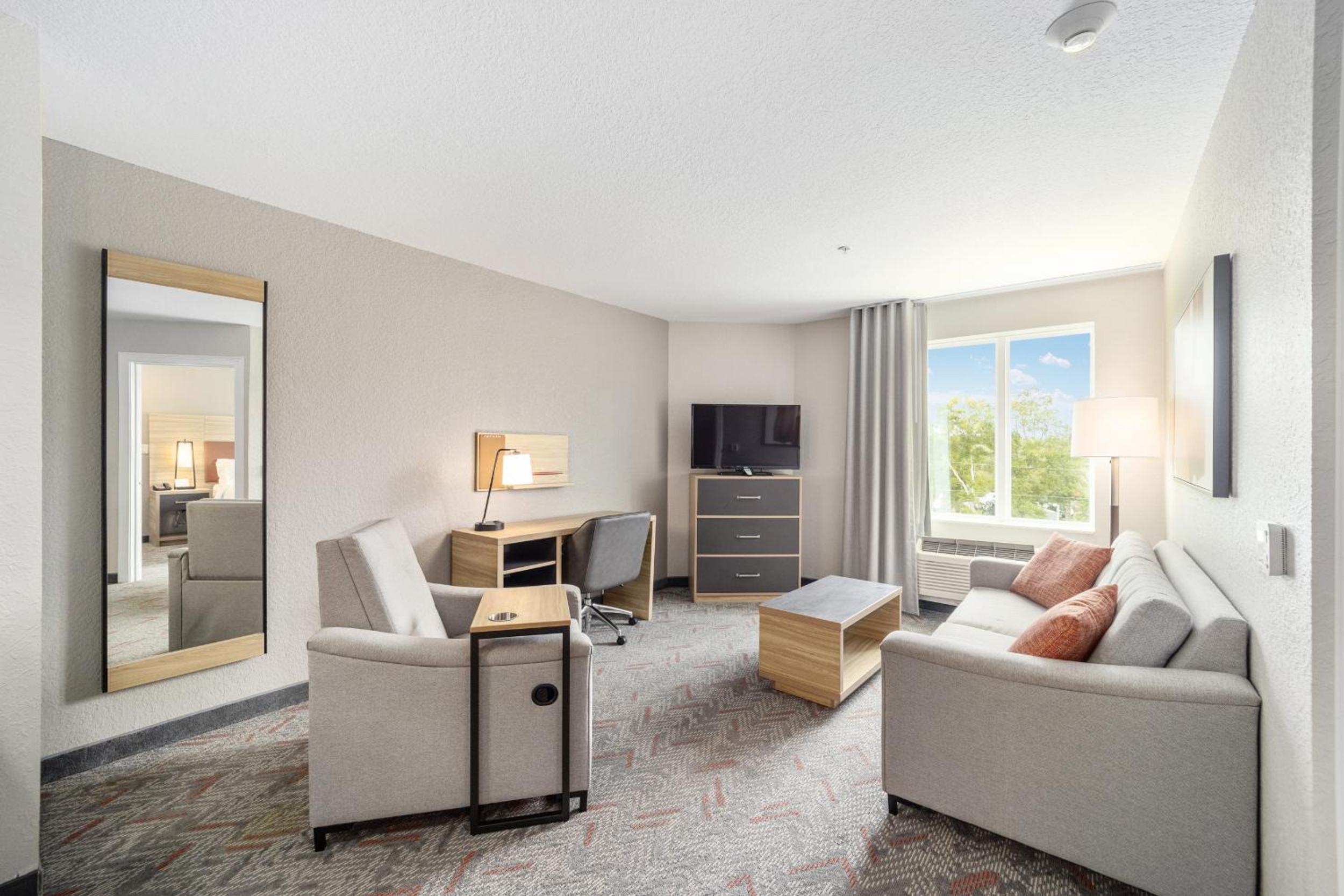 One-Bedroom Suite - Photo 1