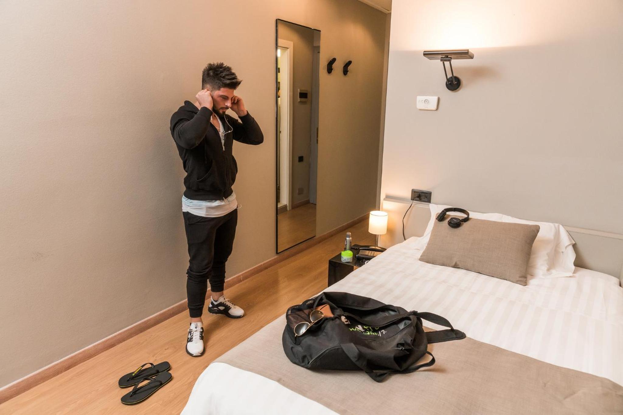 Young Single Room photo 2