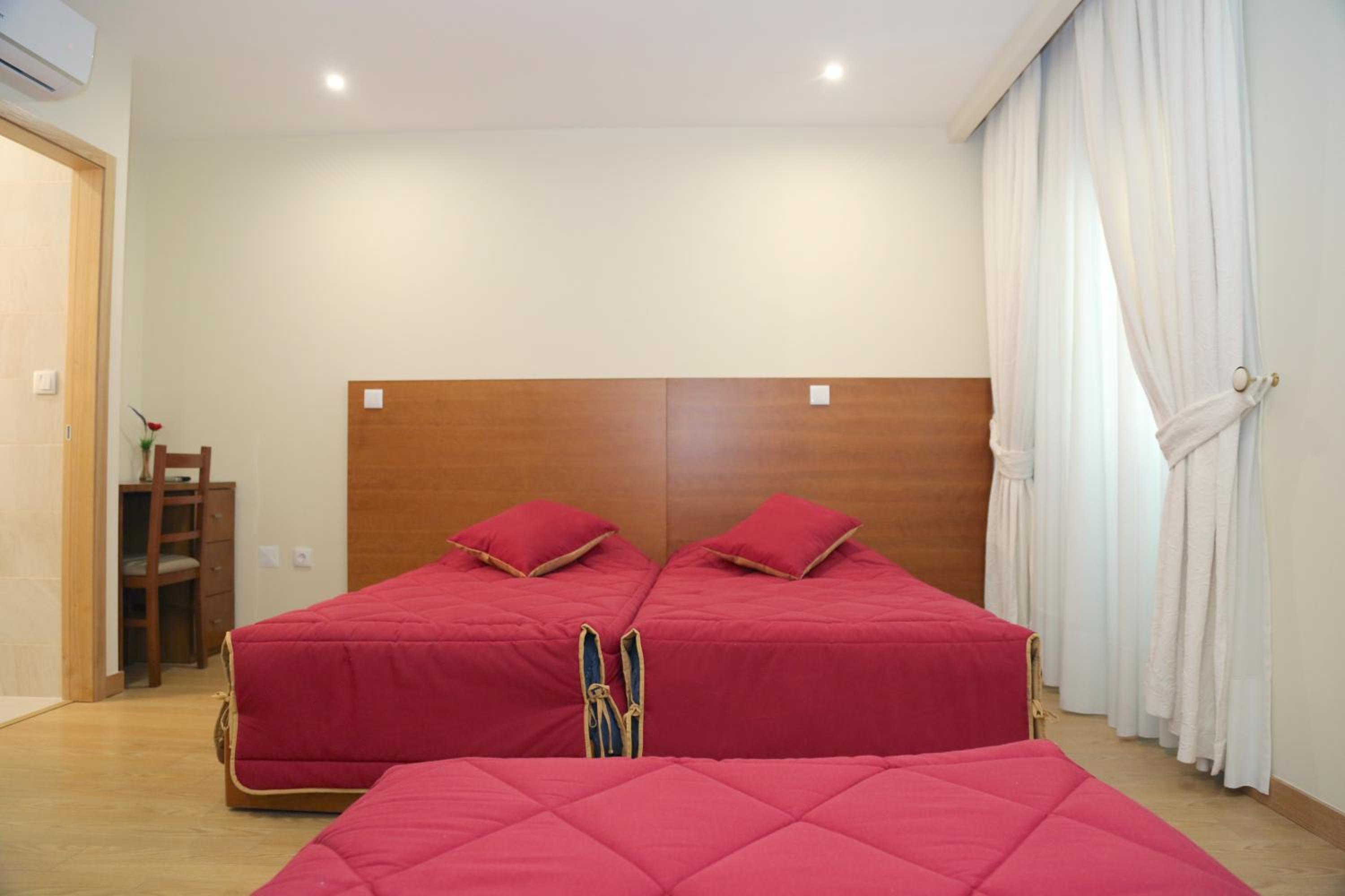 Triple Room with Private Bathroom - Photo 8