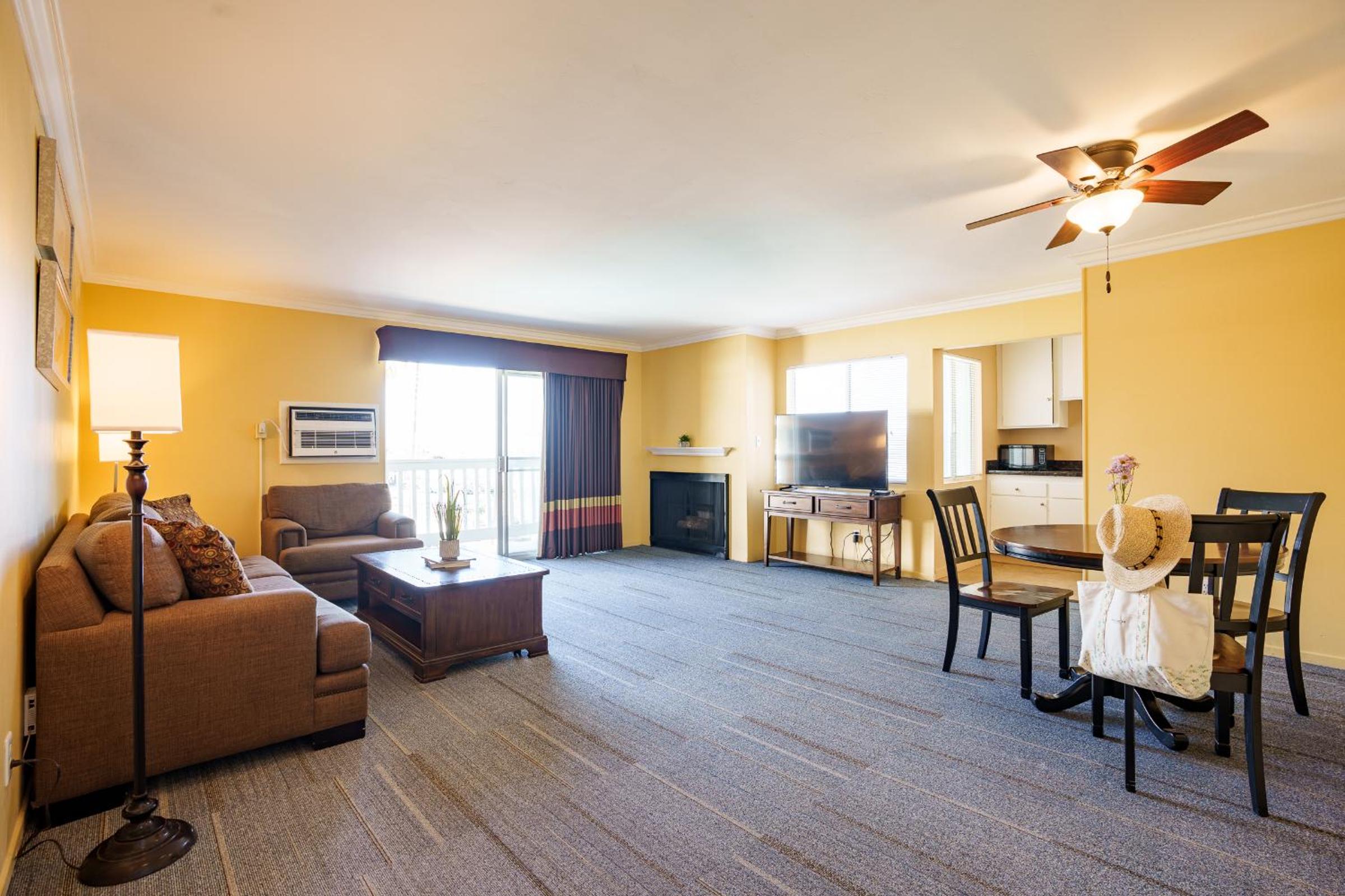 One-Bedroom Suite - Photo 1