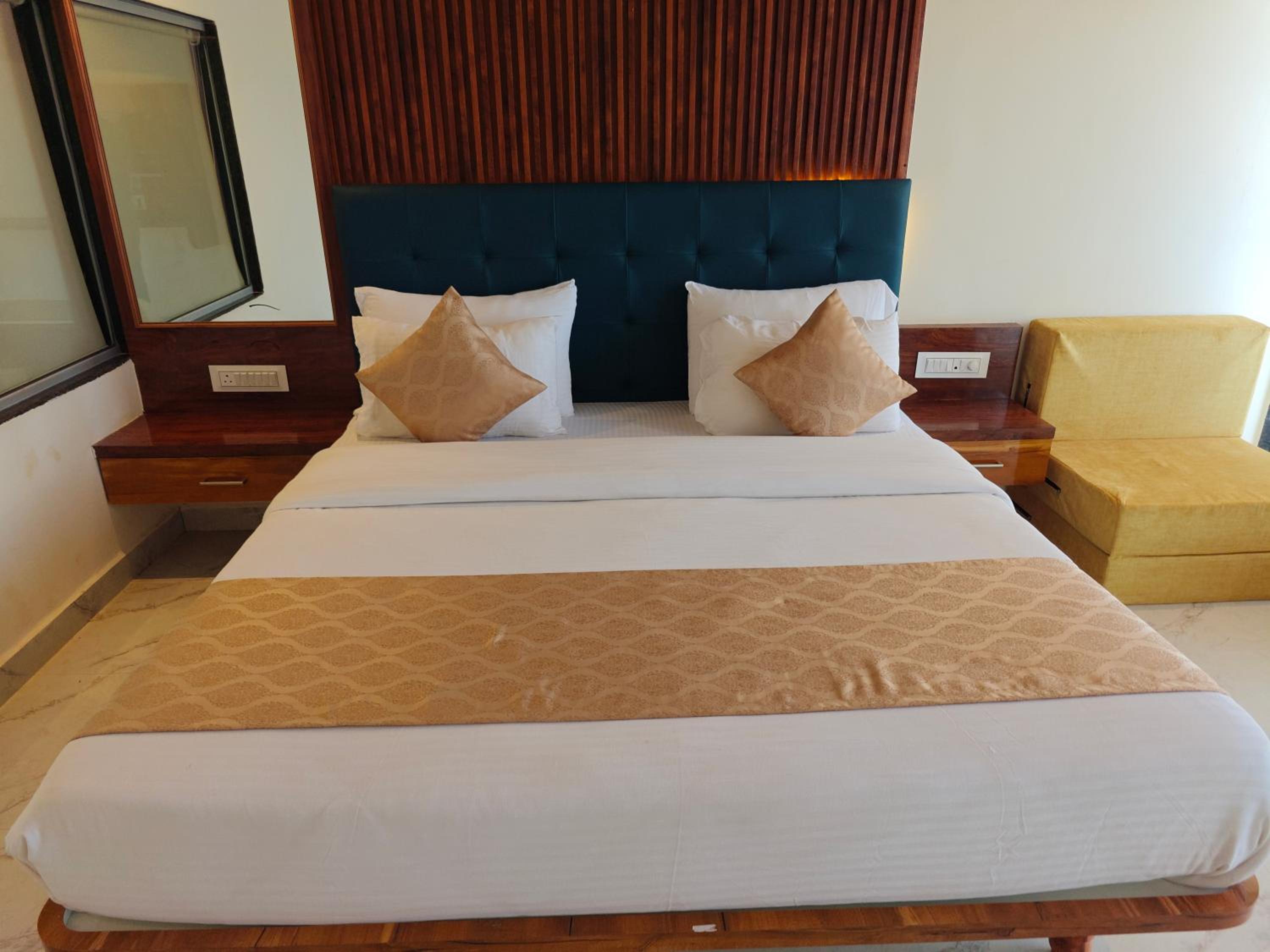 King Room with Lake View photo 2