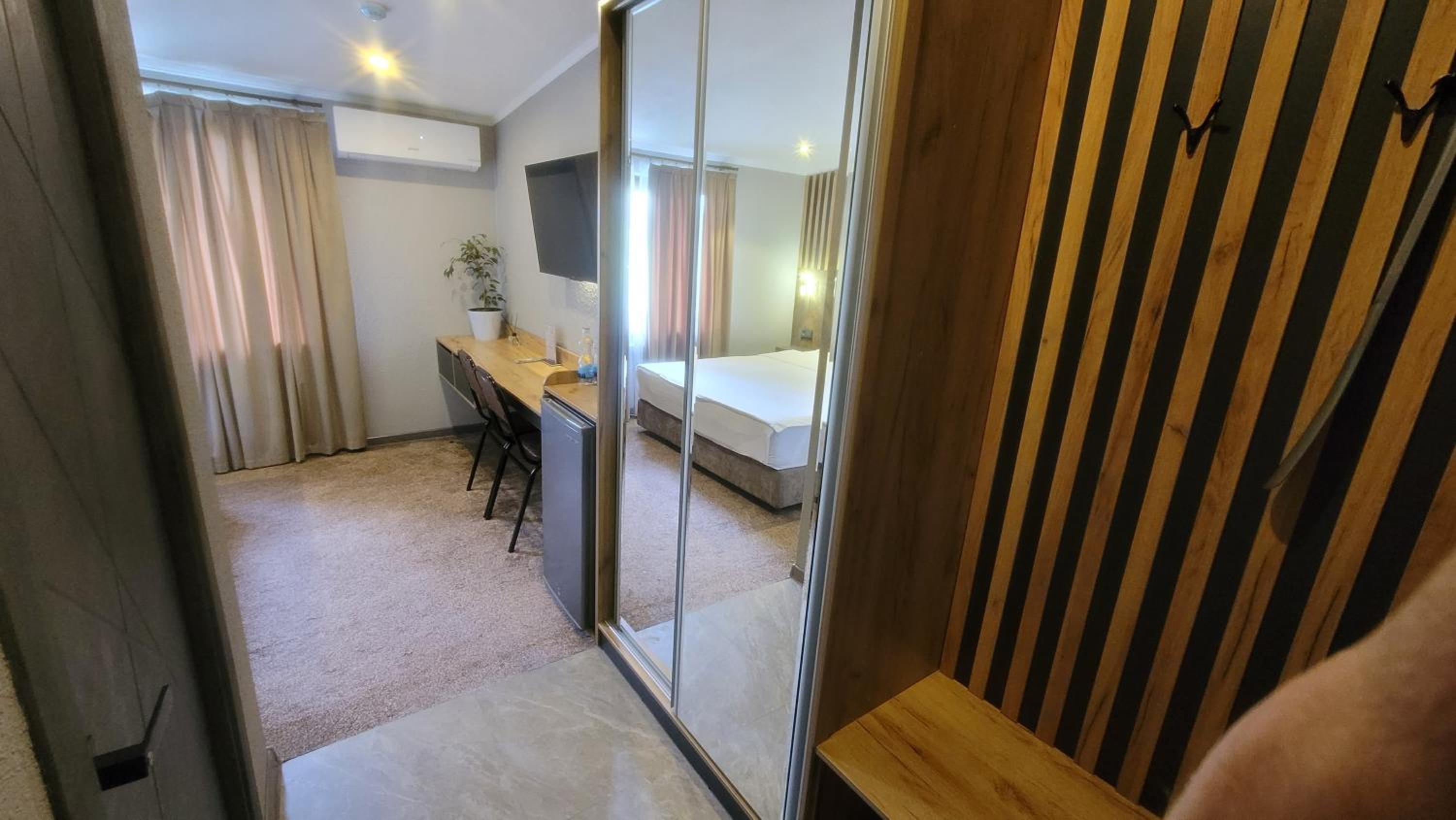 Twin Room - Photo 20